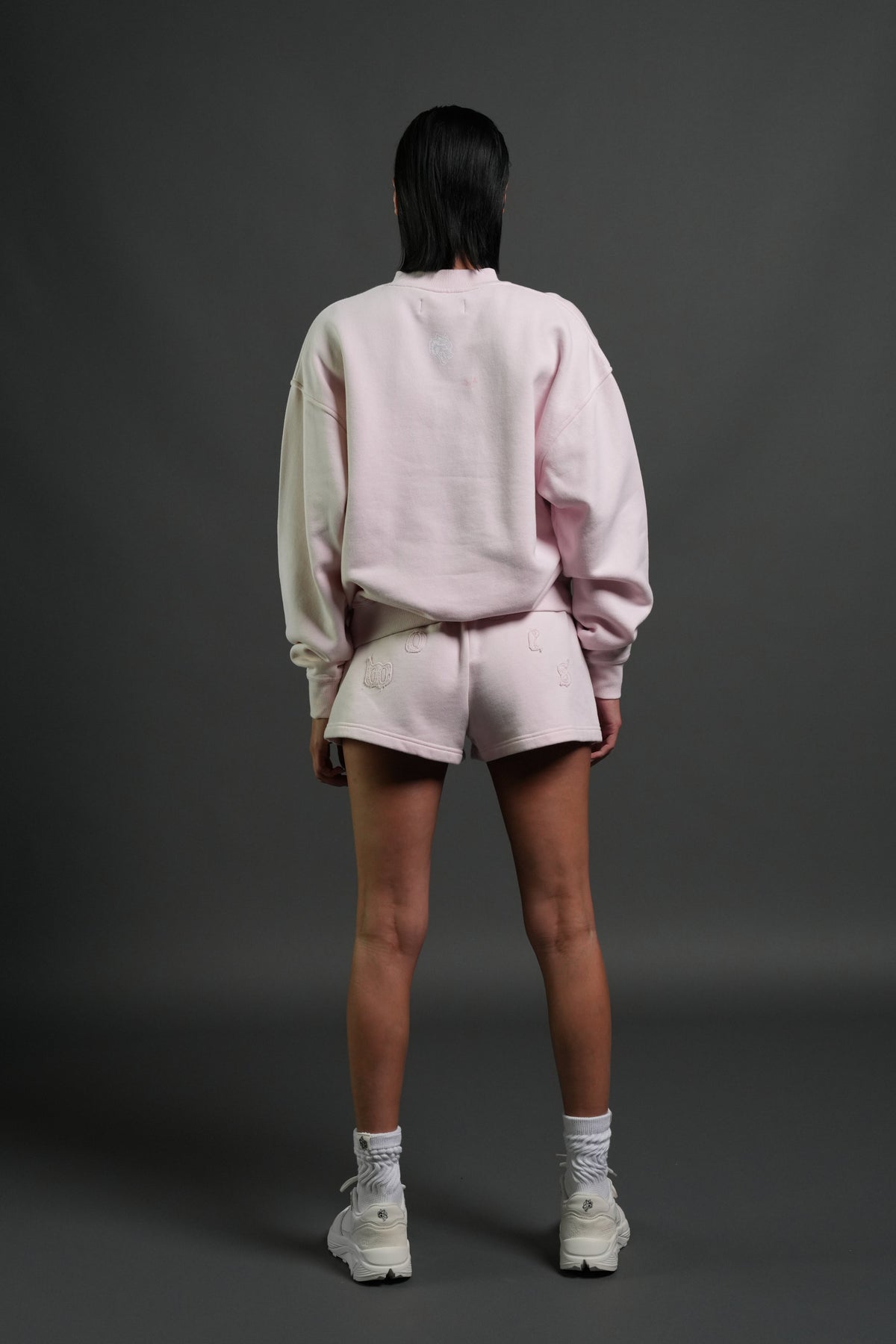 Pyramid Wolves Applique London Crewneck in Blush Pink - imagem 4