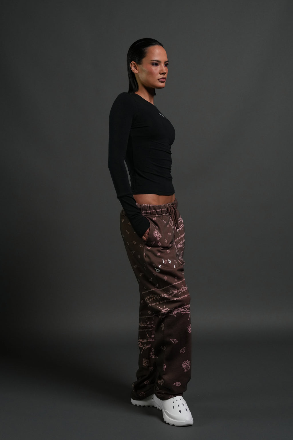 Wolves Pyramid Bigelow Sweat Pants in Desert Dust Thorn Paisley — imagem 9