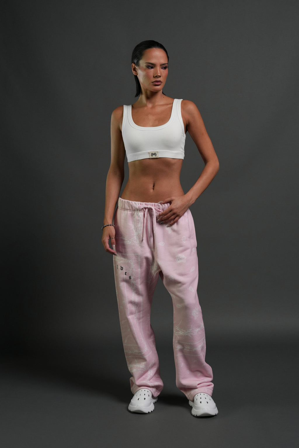 Wolves Pyramid Bigelow Sweat Pants in Blush Pink Thorn Paisley — imagem 7