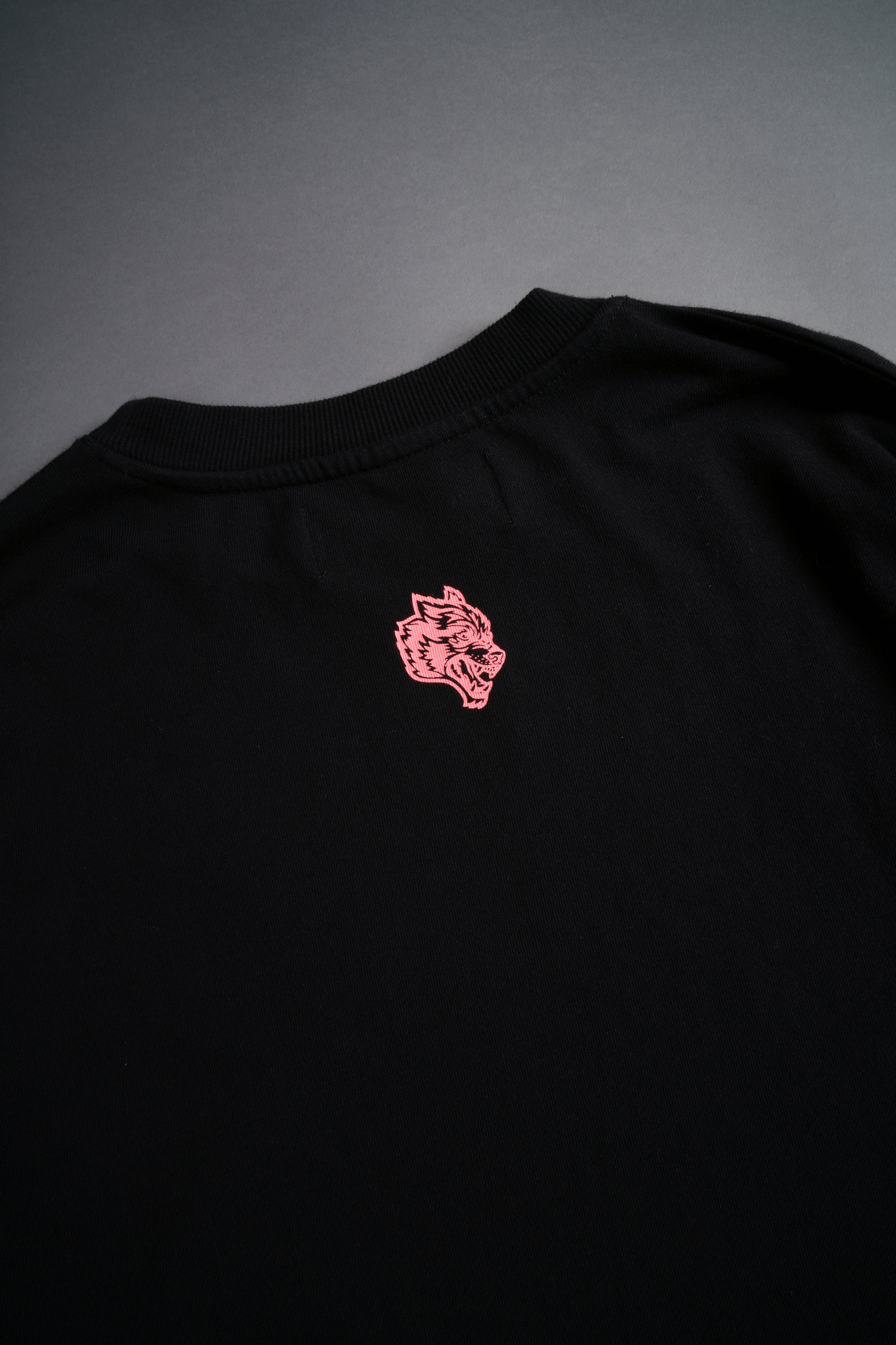 Powerhouse Of The Wolves V2"Premium" Oversized Tee in Black/Neon Pink — imagem 9