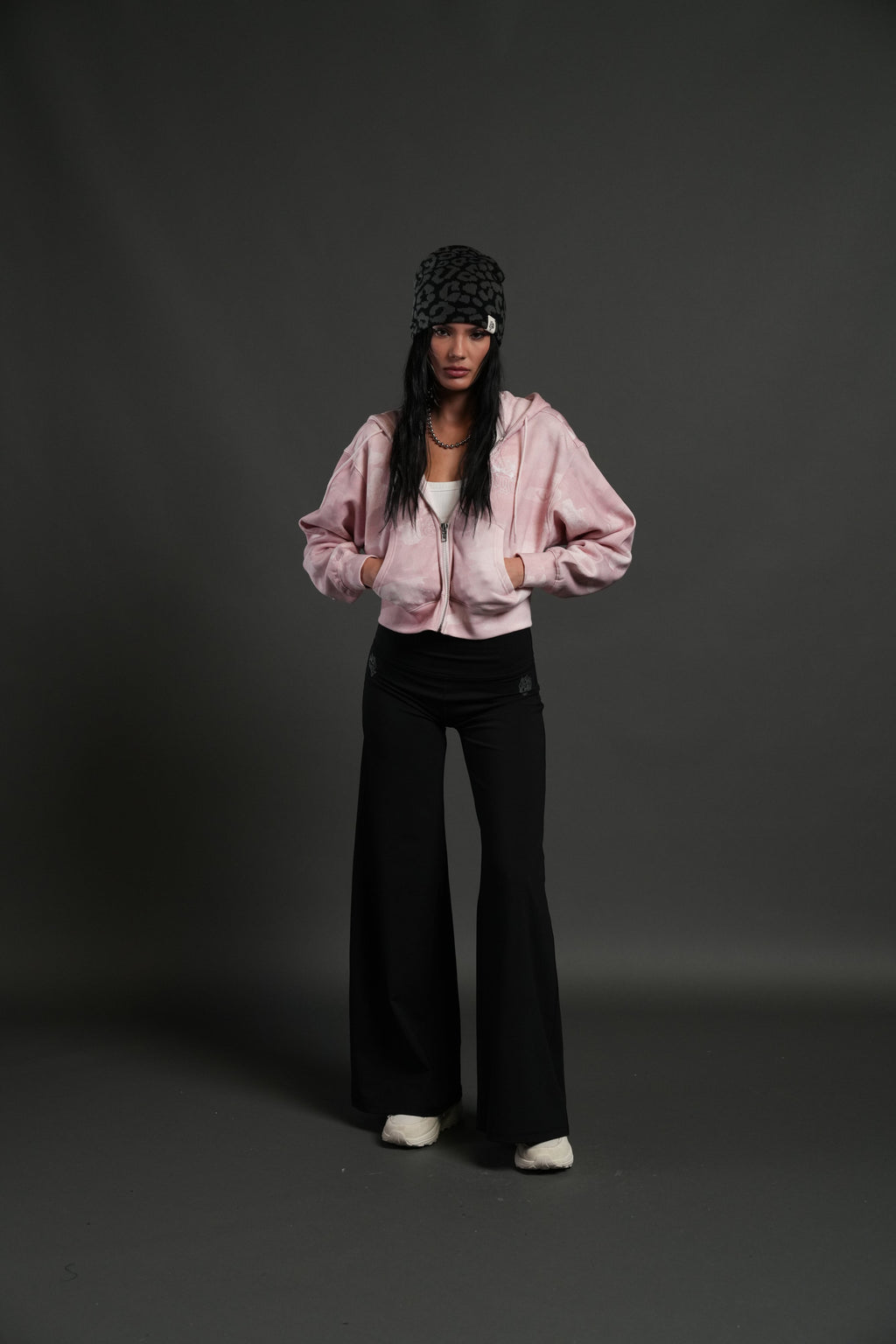 Cherub NFGU "Sage" Cropped Zip Hoodie in Blush Vintage Woodland Camo — imagem 3