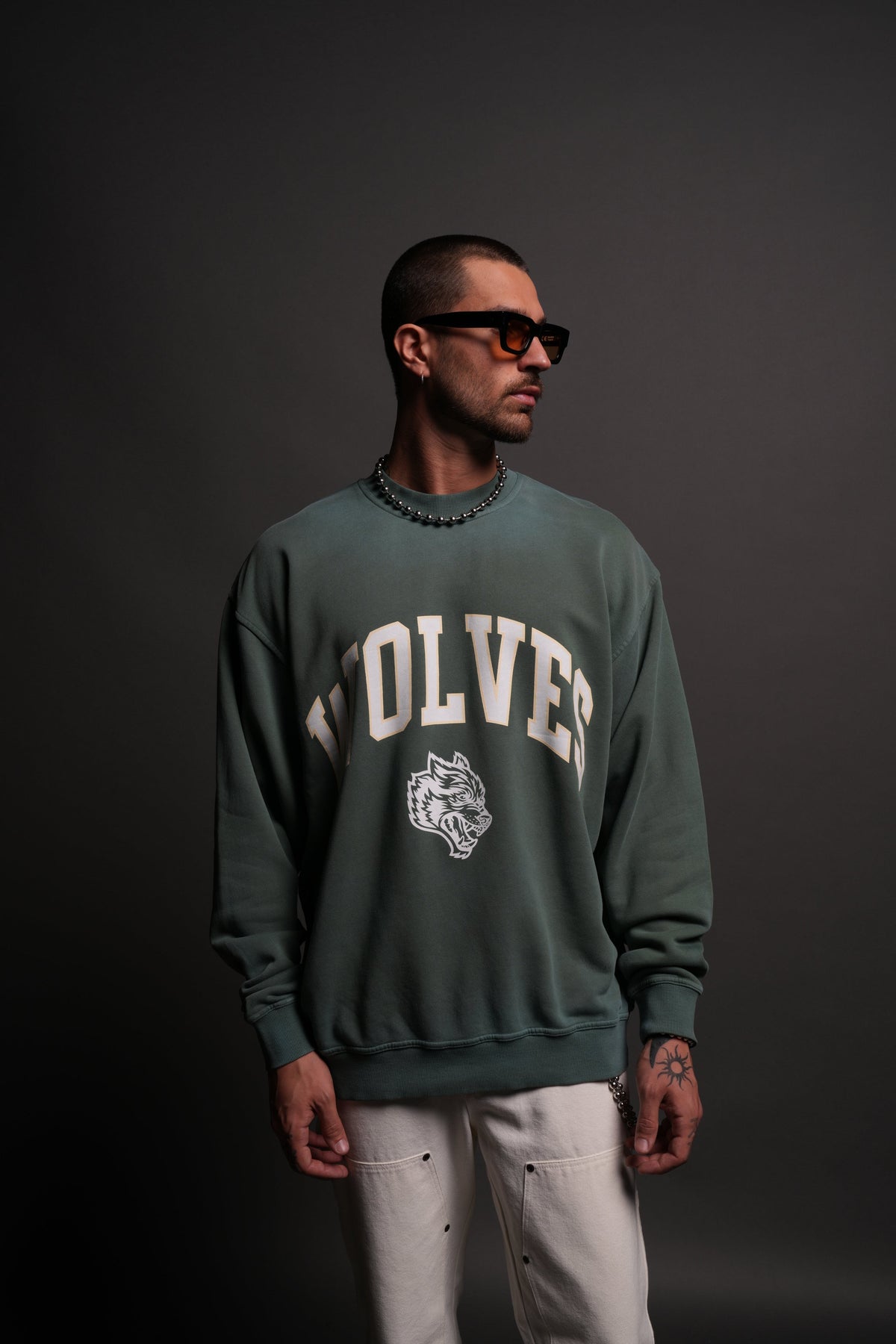 Loyalty London Unisex Crewneck in Hunter Green Driftwash - imagem 4