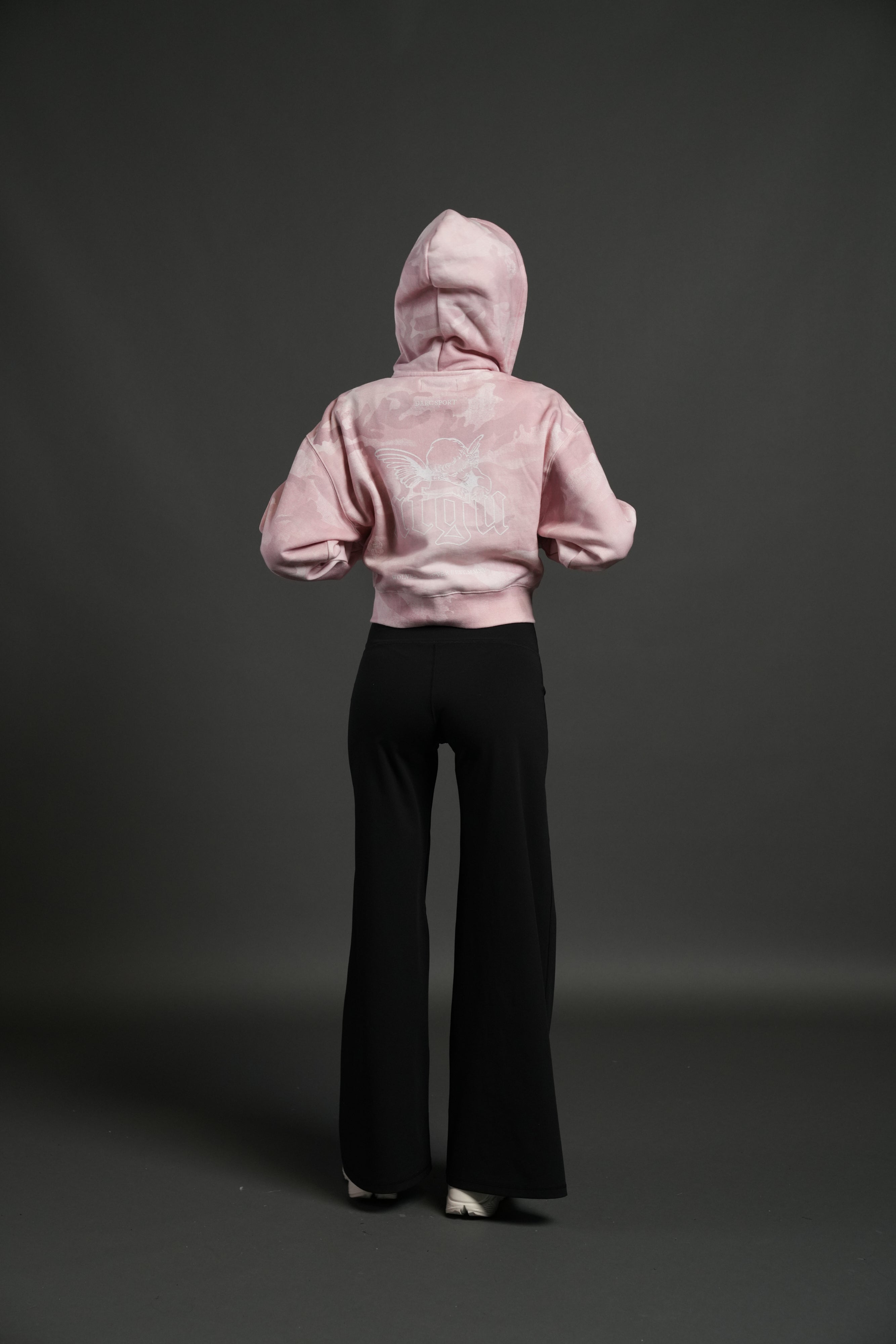 Cherub NFGU "Sage" Cropped Zip Hoodie in Blush Vintage Woodland Camo — imagem 4