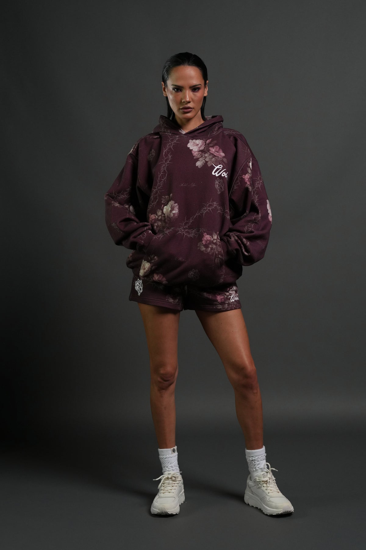 Rose Thorn Ellie Sweat Shorts in Cherry Wine Rose Thorn - imagem 3
