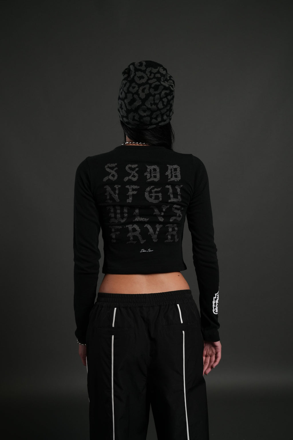 Stone Code L/S "Baby" Tee in Black — imagem 2