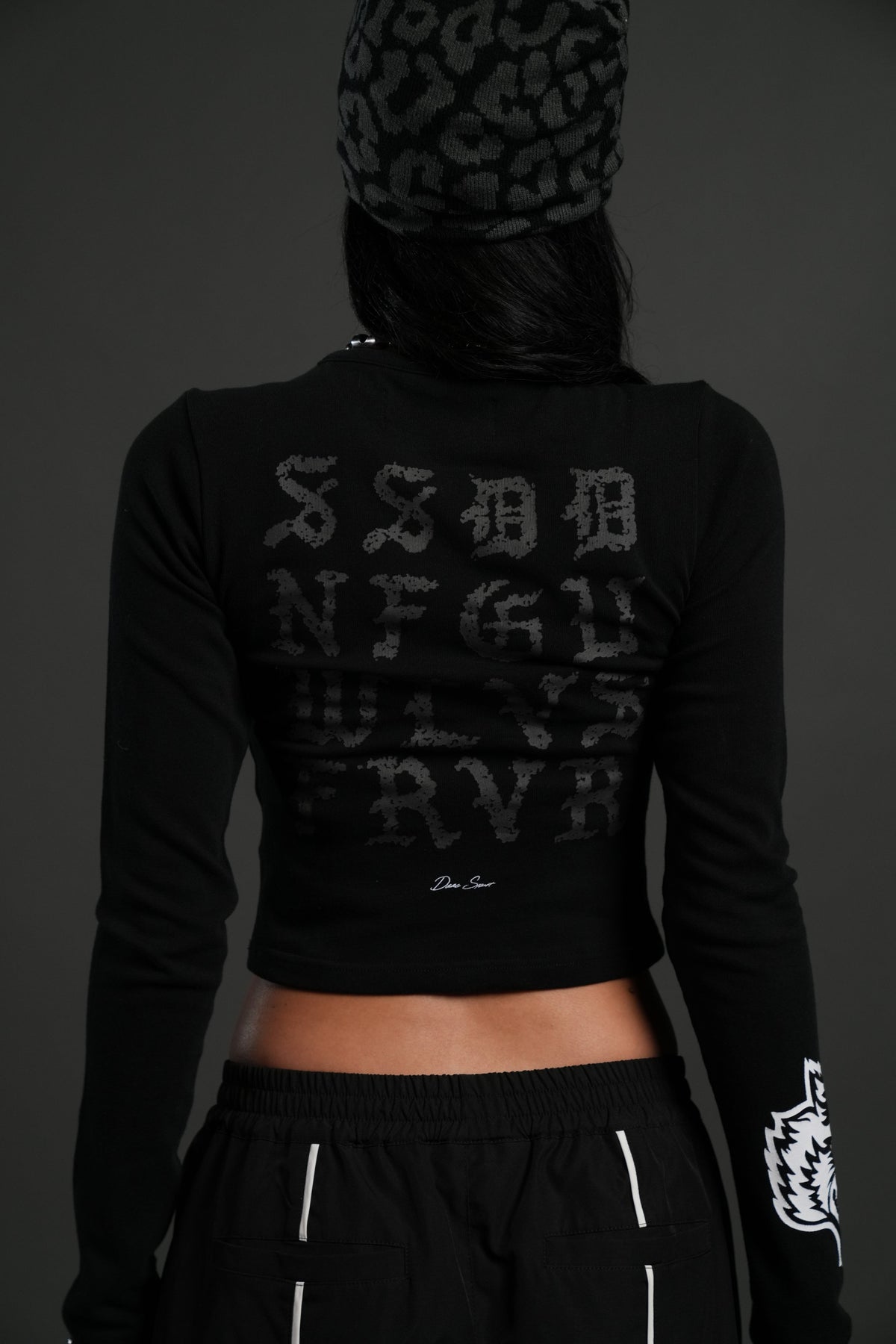Stone Code L/S "Baby" Tee in Black - imagem 7