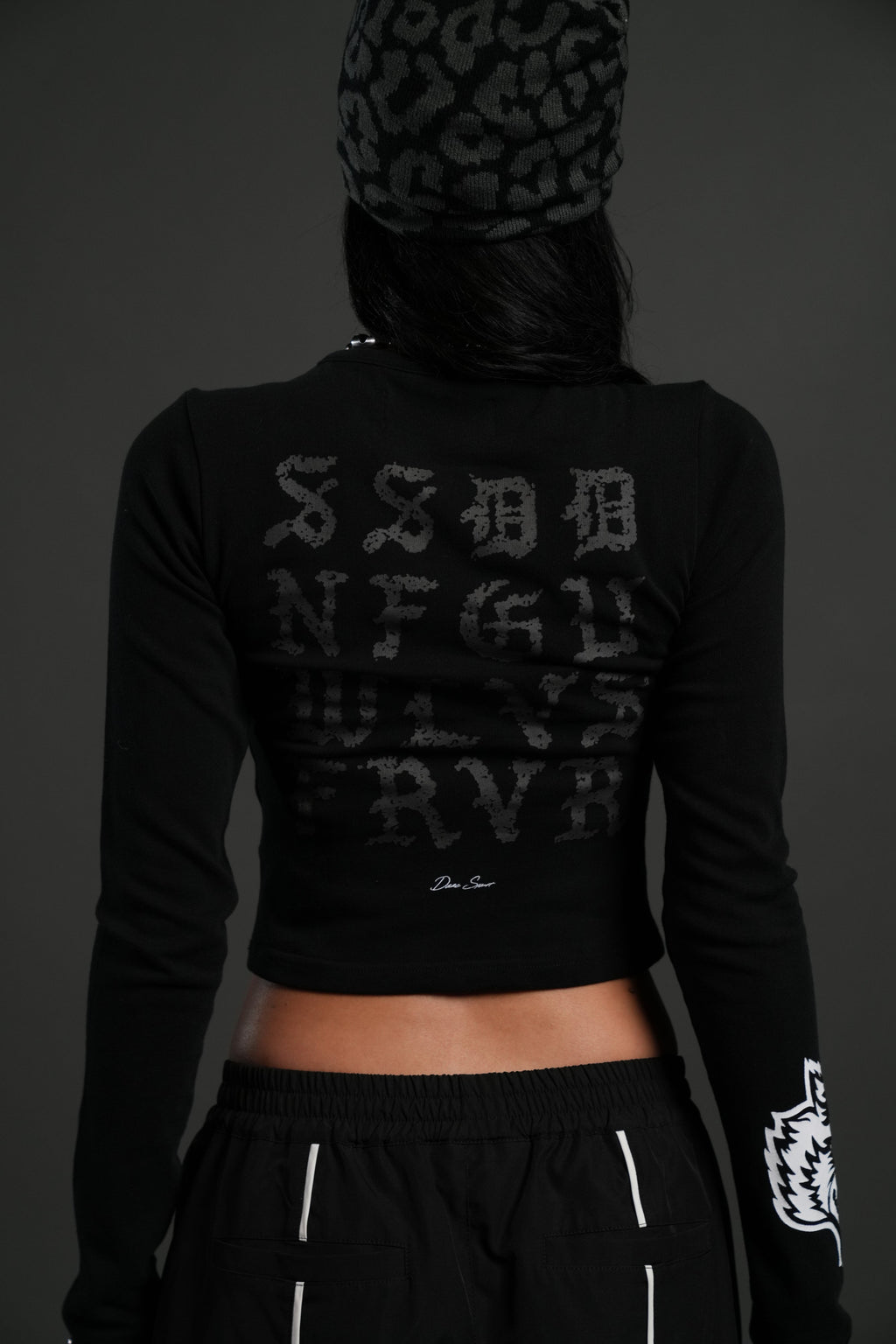 Stone Code L/S "Baby" Tee in Black — imagem 7