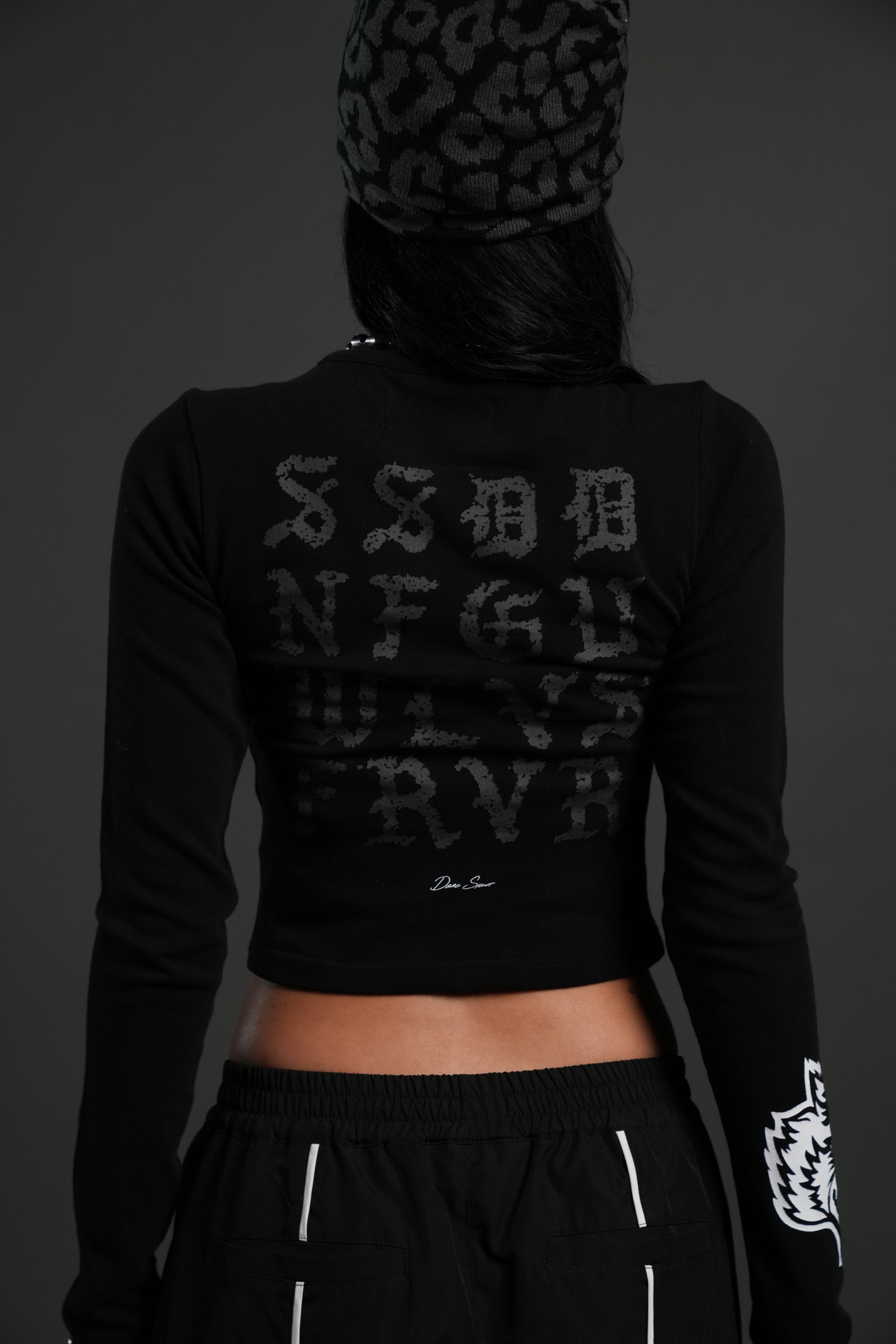 Stone Code L/S "Baby" Tee in Black — imagem 7