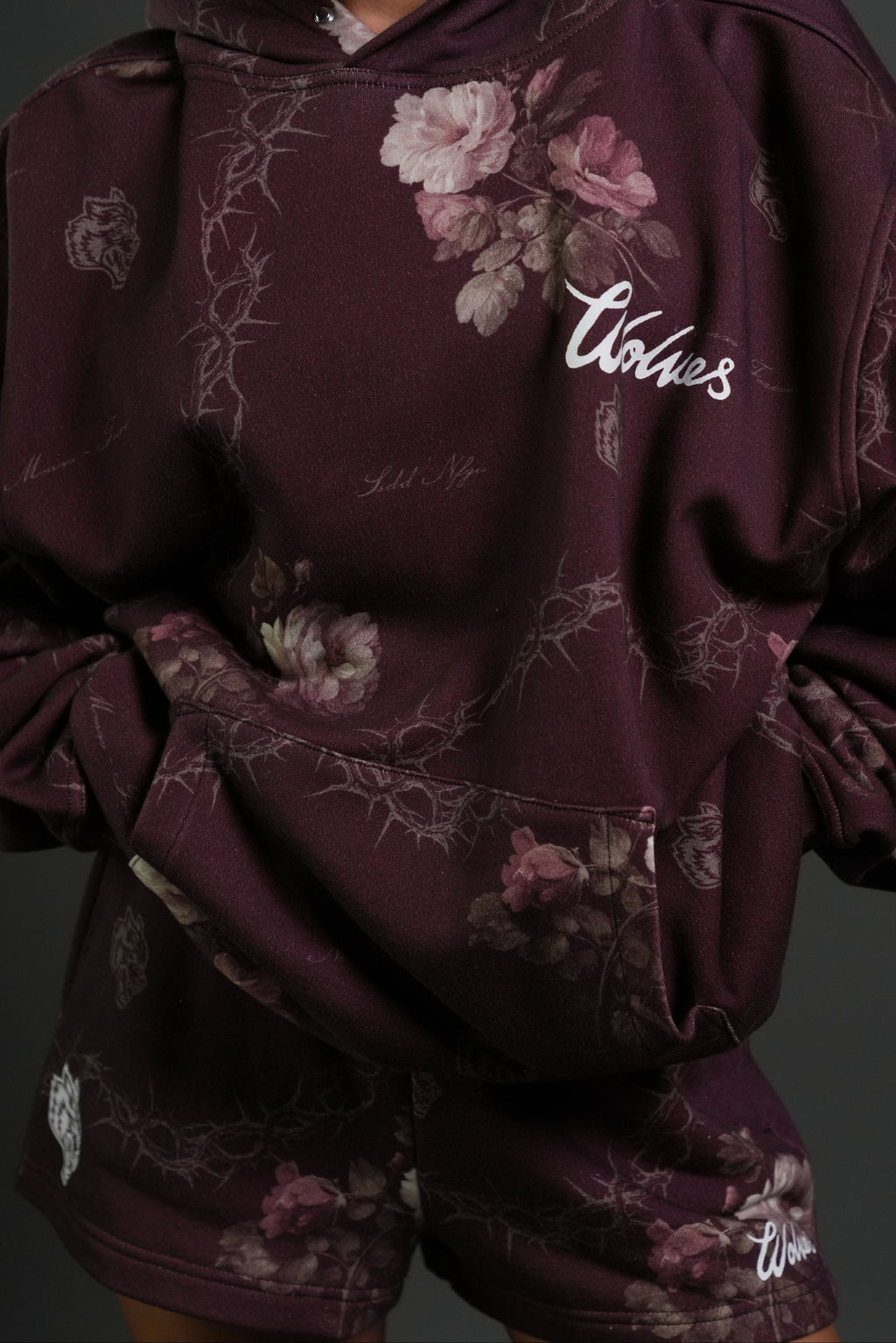 Rose Thorn Ellie Sweat Shorts in Cherry Wine Rose Thorn - imagem 5