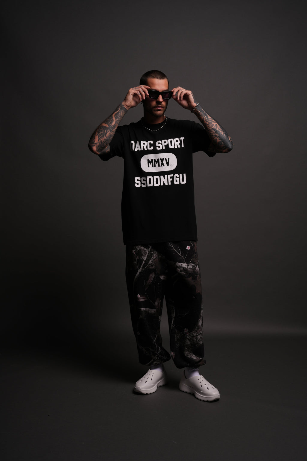 Wolves Forever "Premium Classic" Tee in Black — imagem 4
