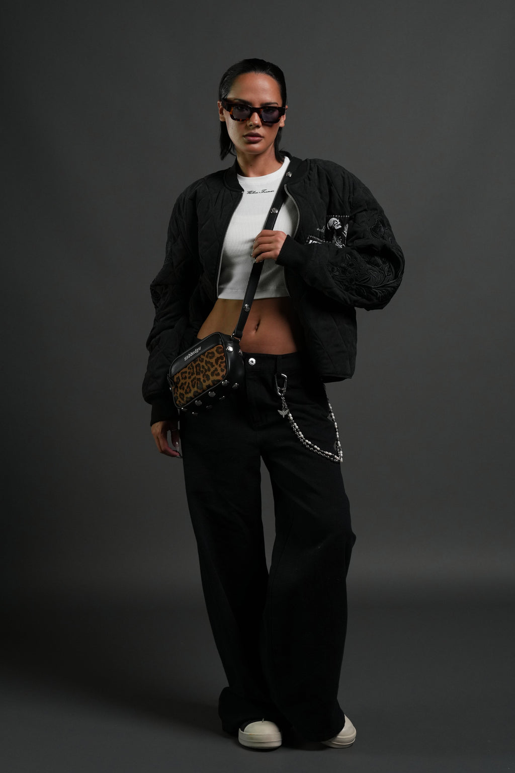Wolf Head Rodman Leather Side Bag in Black — imagem 16
