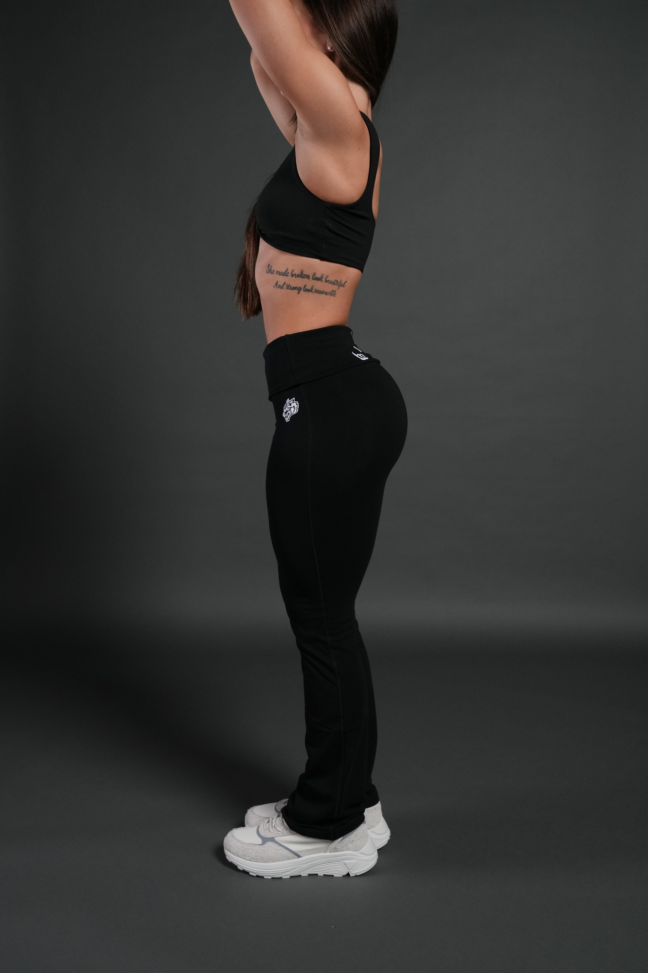 Wolves Pyramid Romy Foldover Pants in Black — imagem 2