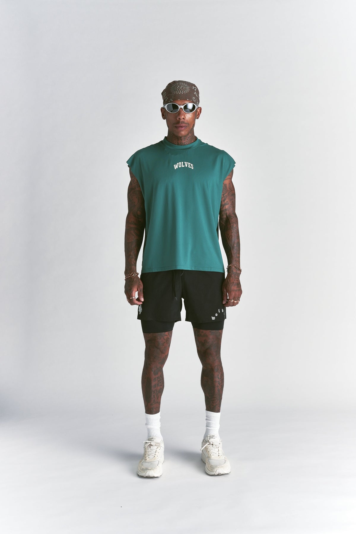 Loyalty Forever "Dry Wolf" Cropped Muscle Tee in Sierra Pine — imagem 3