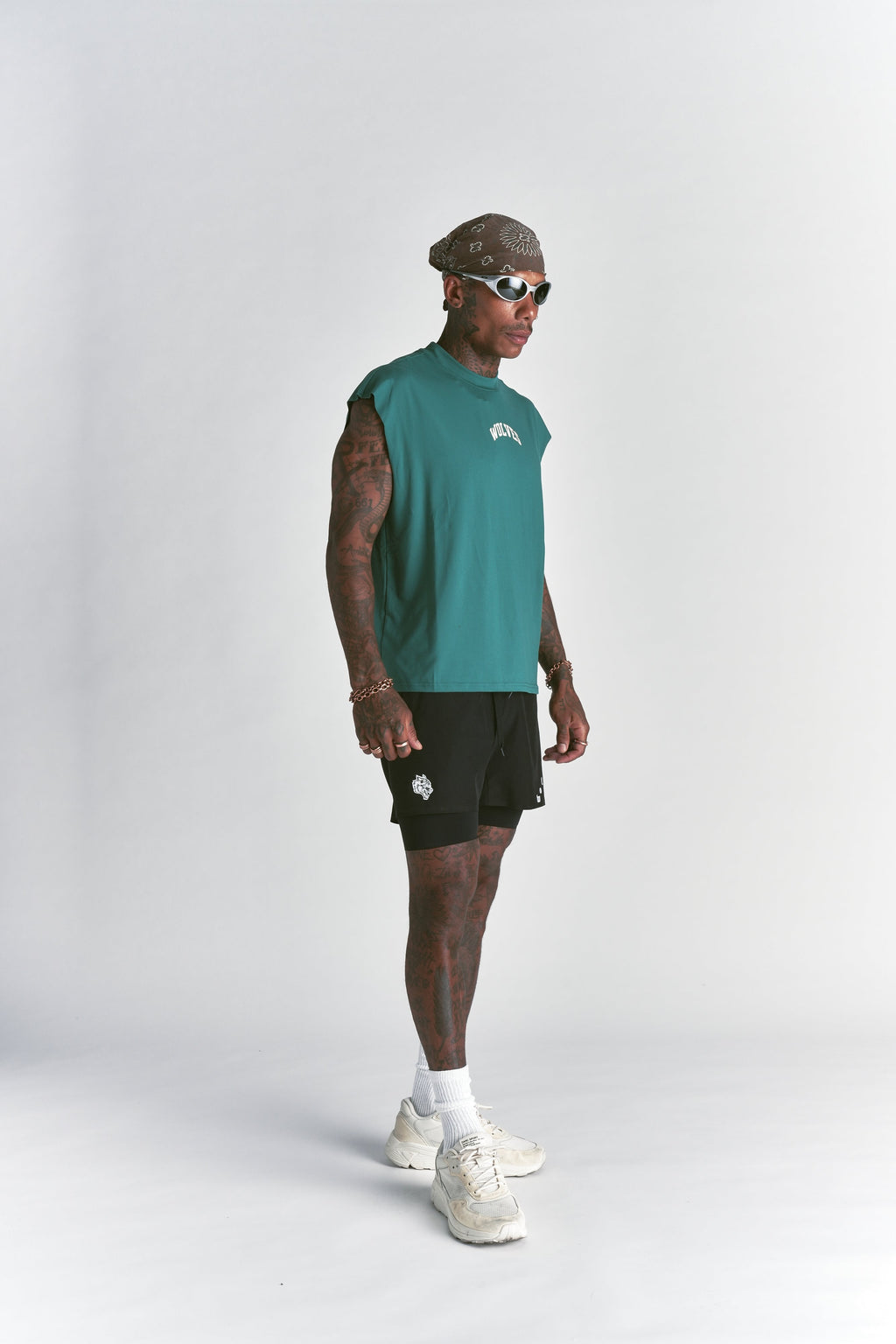 Loyalty Forever "Dry Wolf" Cropped Muscle Tee in Sierra Pine — imagem 4