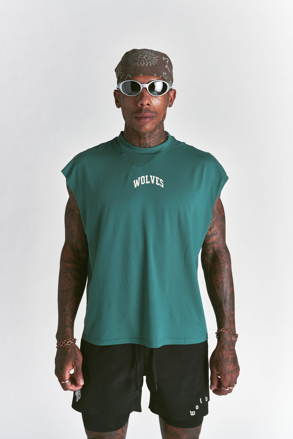 Loyalty Forever "Dry Wolf" Cropped Muscle Tee in Sierra Pine — imagem principal