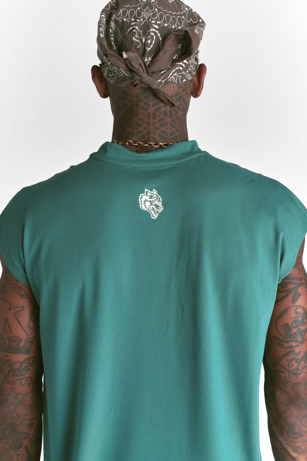 Loyalty Forever "Dry Wolf" Cropped Muscle Tee in Sierra Pine — imagem 8