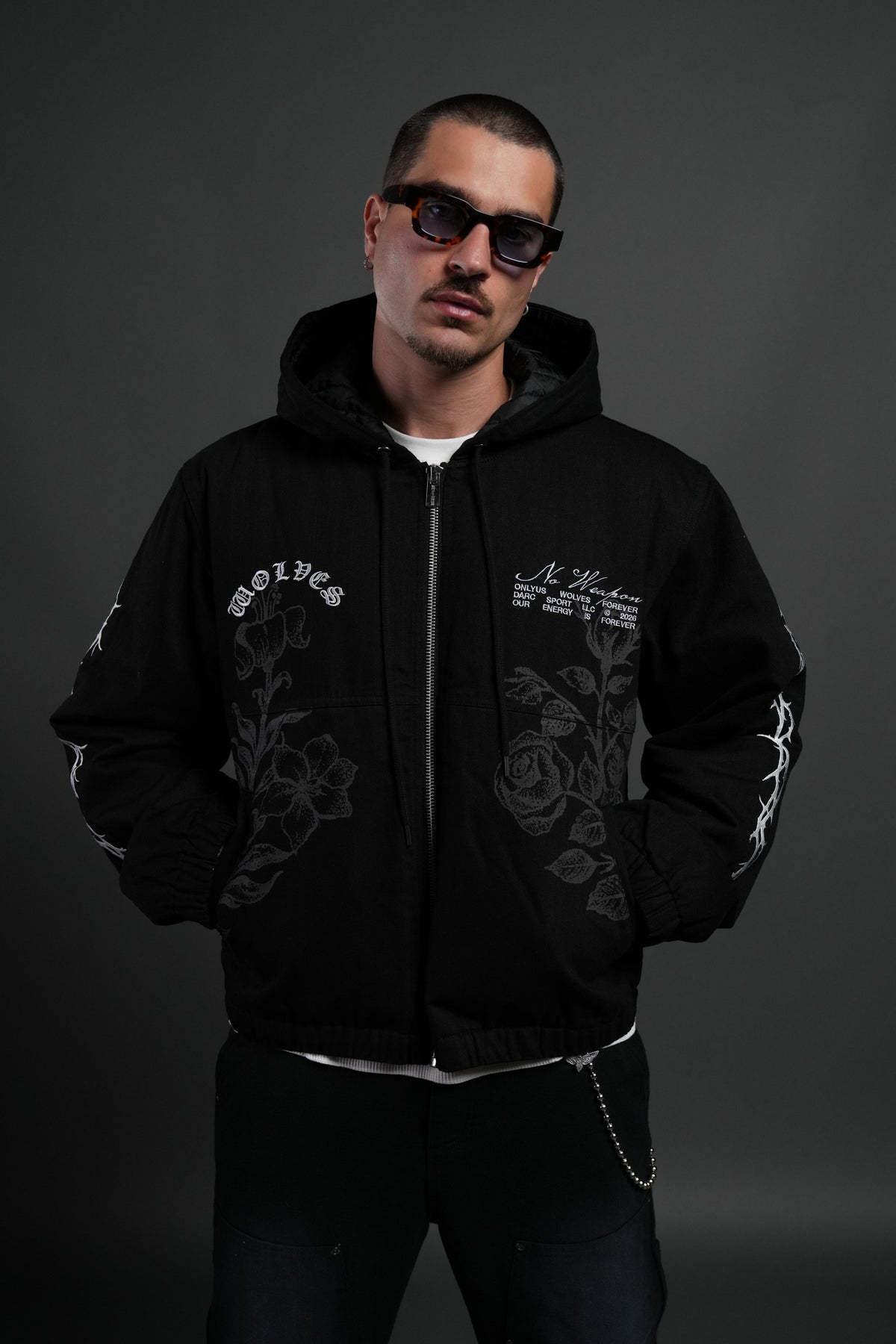 Wolves Pray Calaway Jacket in Distressed Black - imagem 2