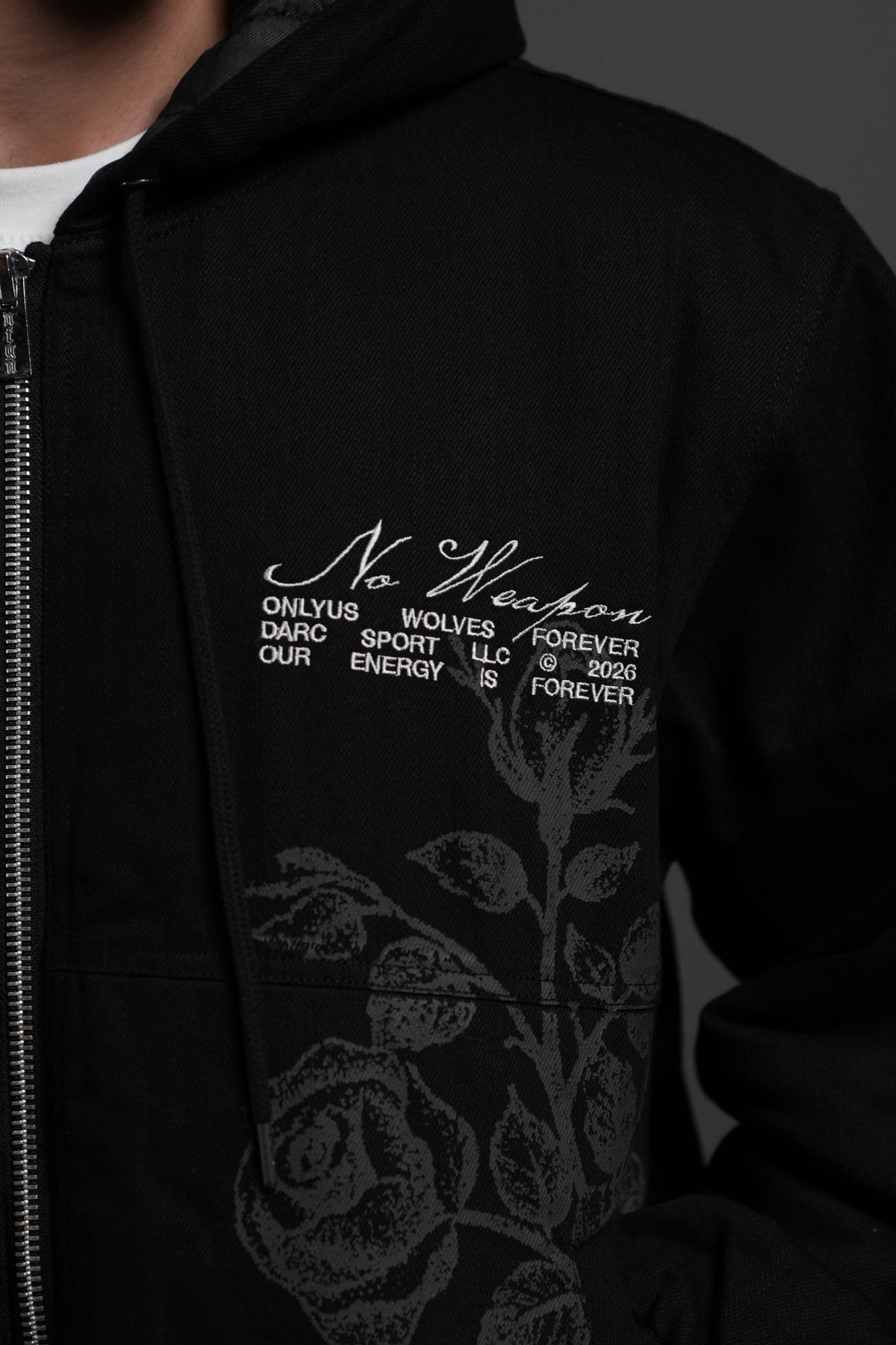 Wolves Pray Calaway Jacket in Distressed Black - imagem 11