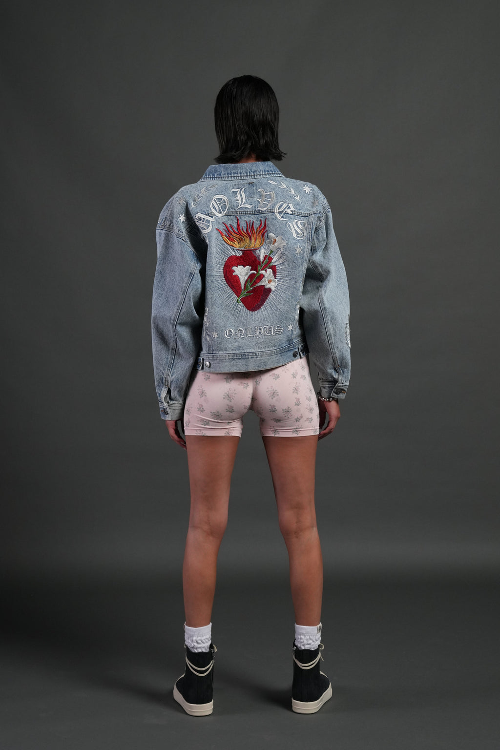 Tales We Tell She American Denim Jacket in Light Wash — imagem 5