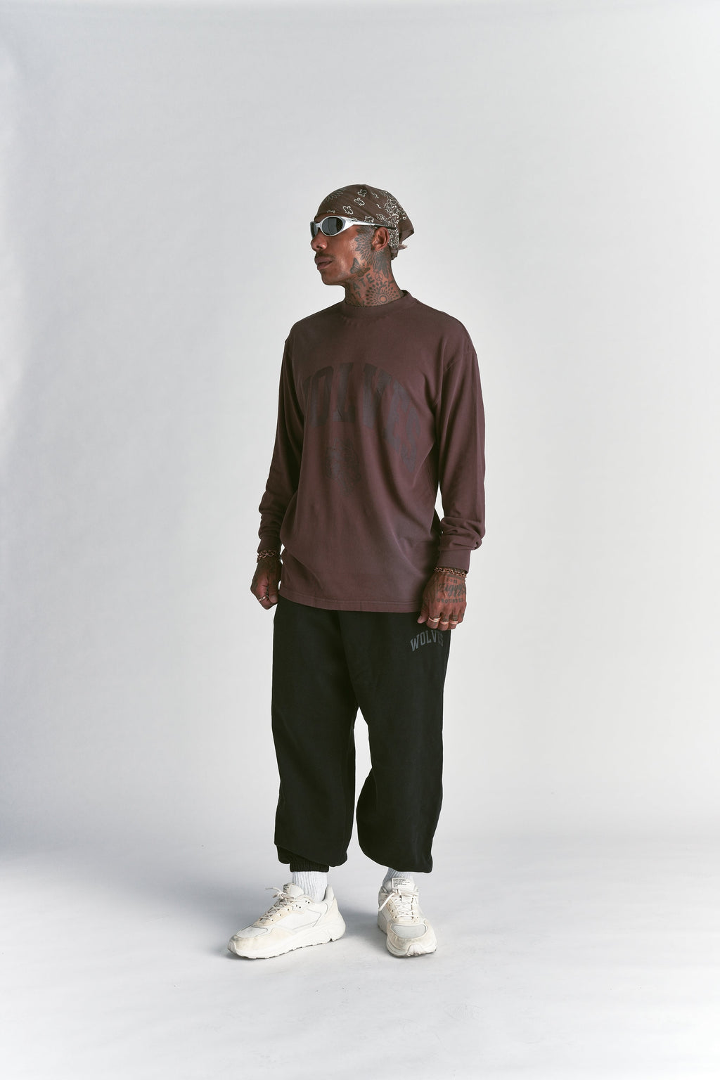 Big Wolf Loyalty  Lounger Sweat Pants in Black Sunfade/Black — imagem 8