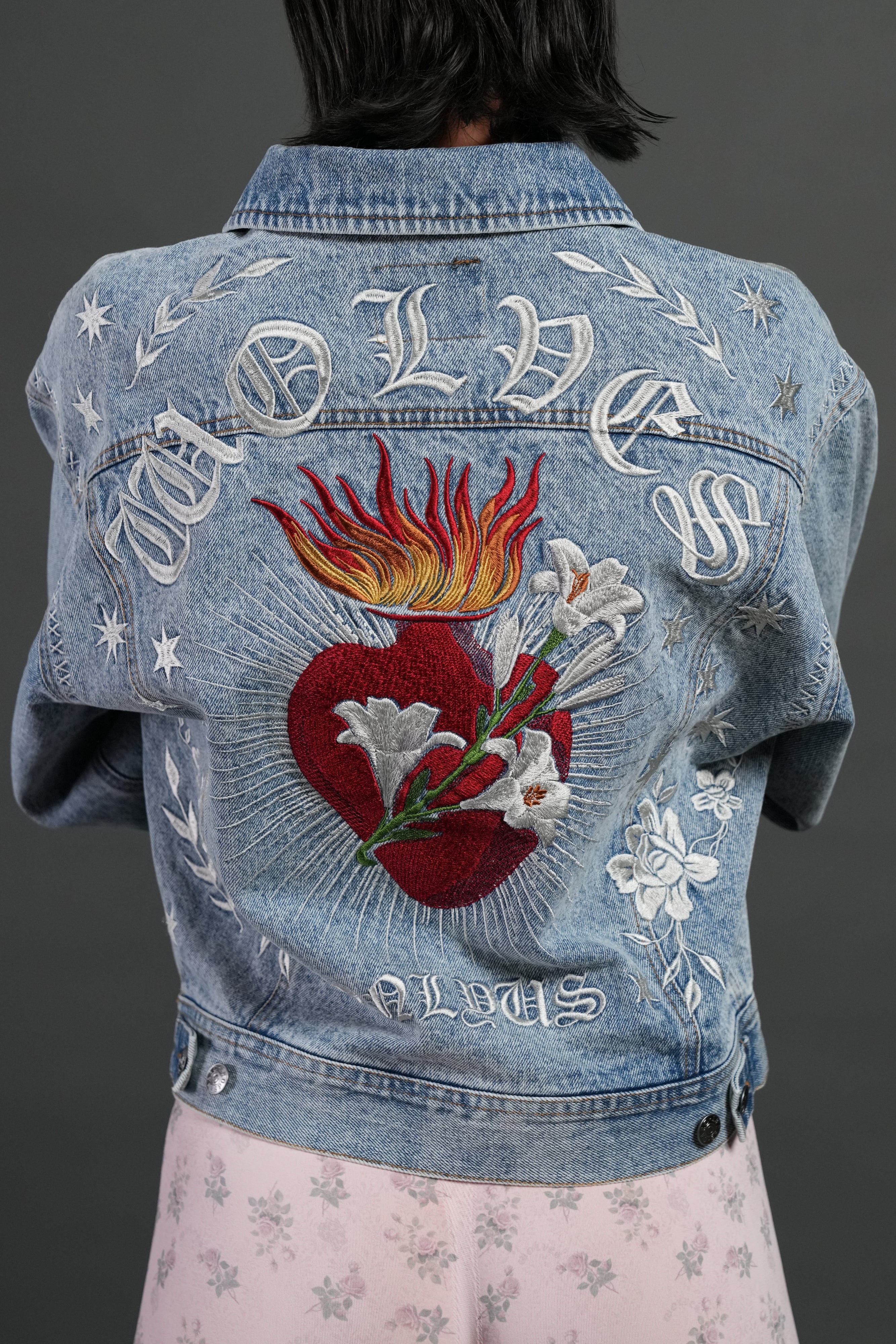 Tales We Tell She American Denim Jacket in Light Wash — imagem 7