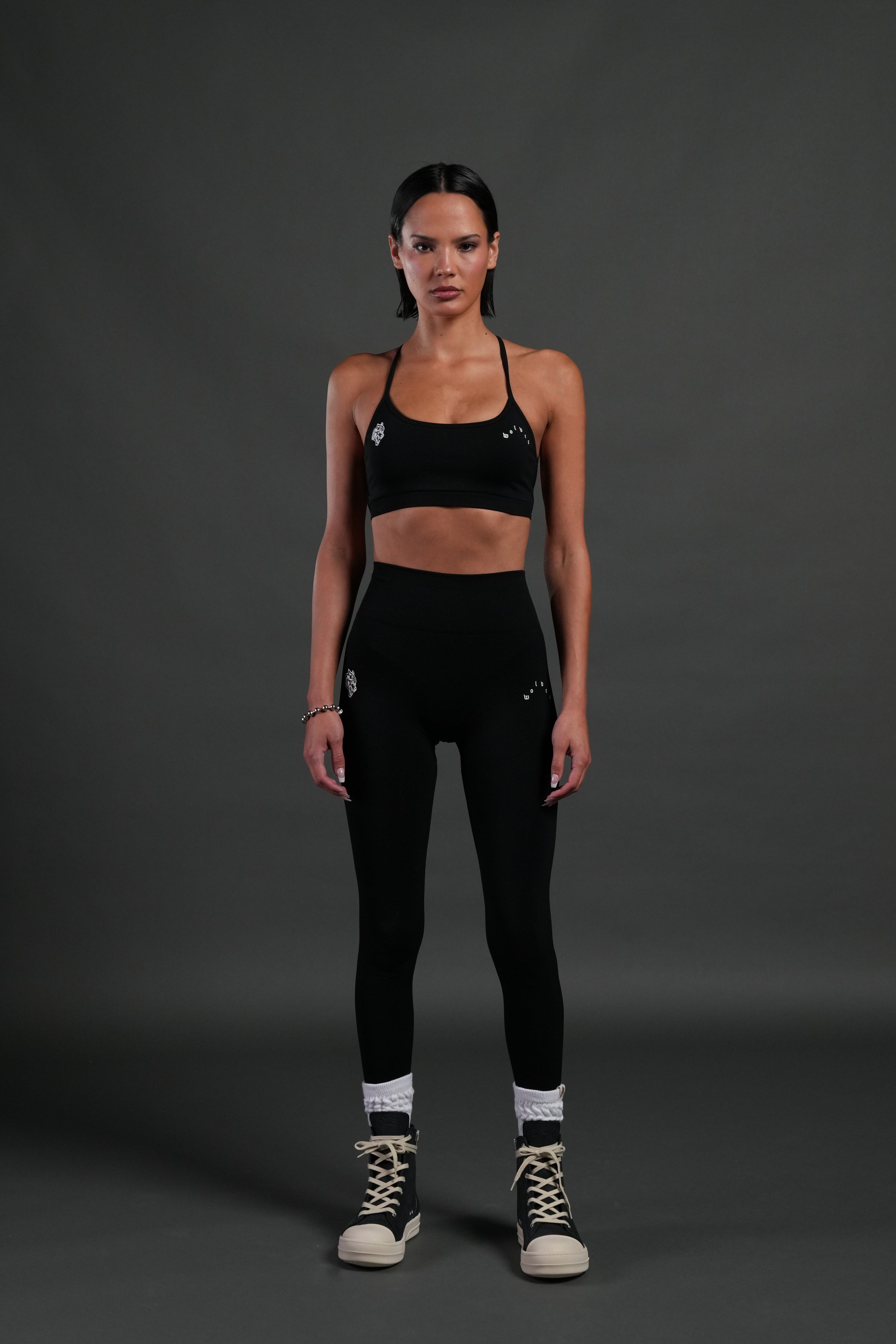 Wolves Pyramid "Layla" Soft Seamless Bra in Black — imagem 3