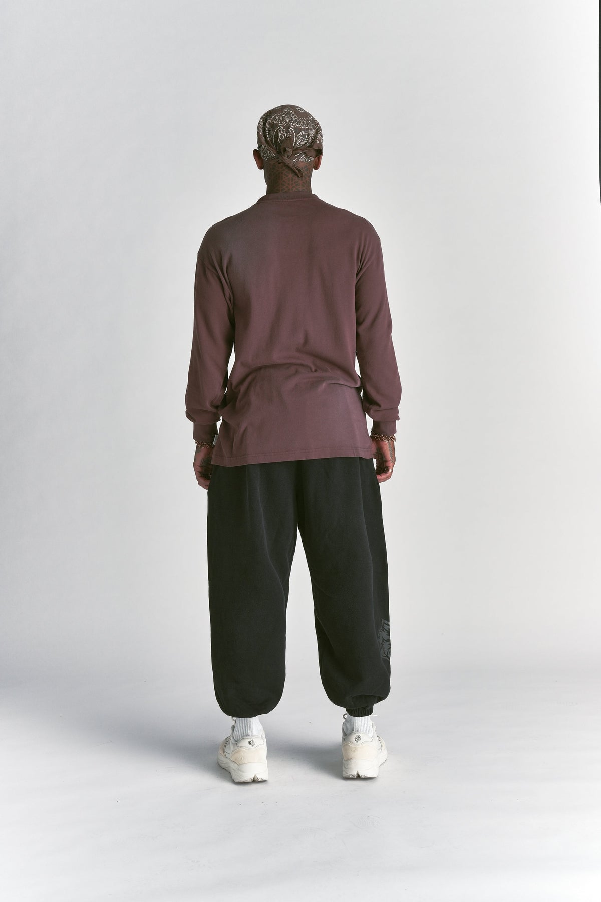Big Wolf Loyalty  Lounger Sweat Pants in Black Sunfade/Black — imagem 9
