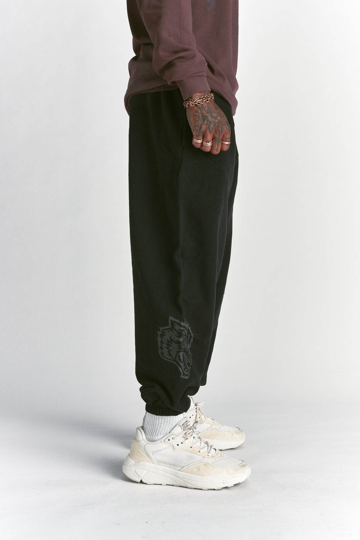 Big Wolf Loyalty  Lounger Sweat Pants in Black Sunfade/Black — imagem 3