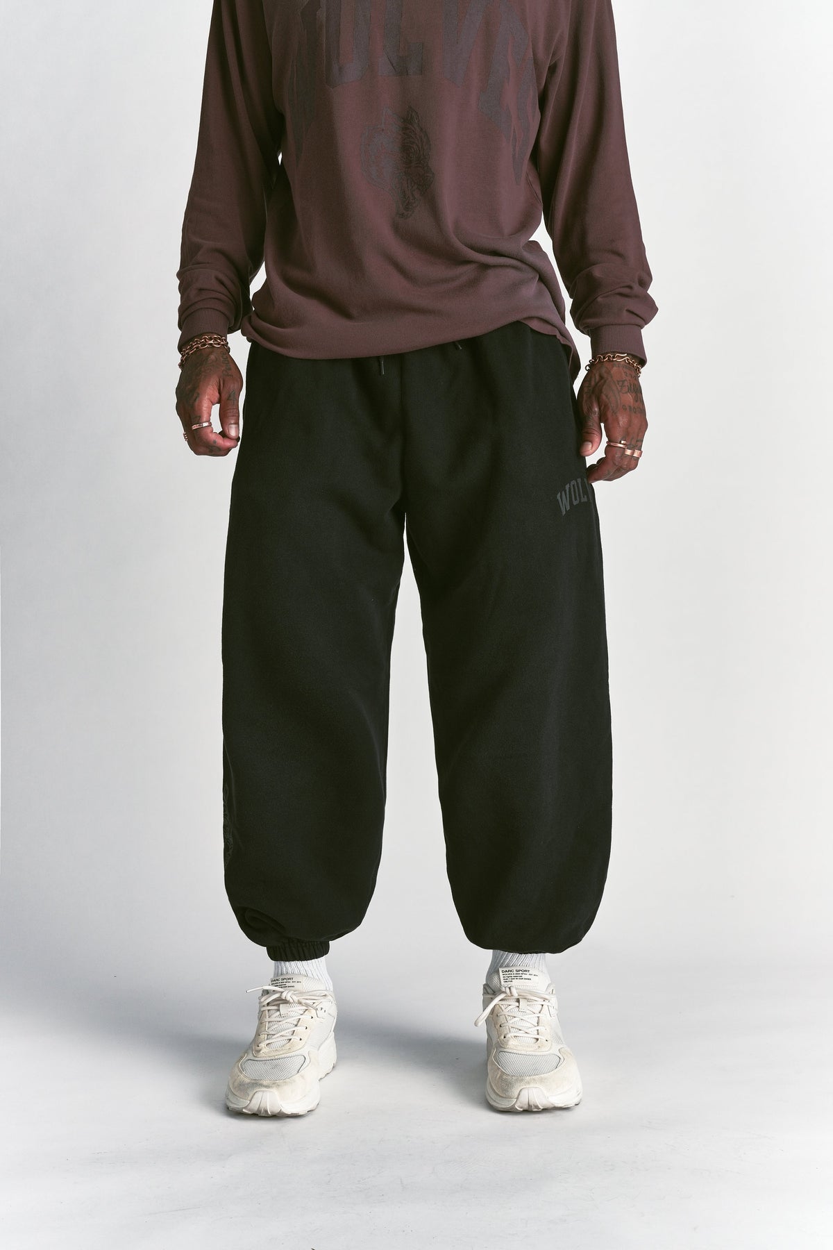 Big Wolf Loyalty  Lounger Sweat Pants in Black Sunfade/Black — imagem principal