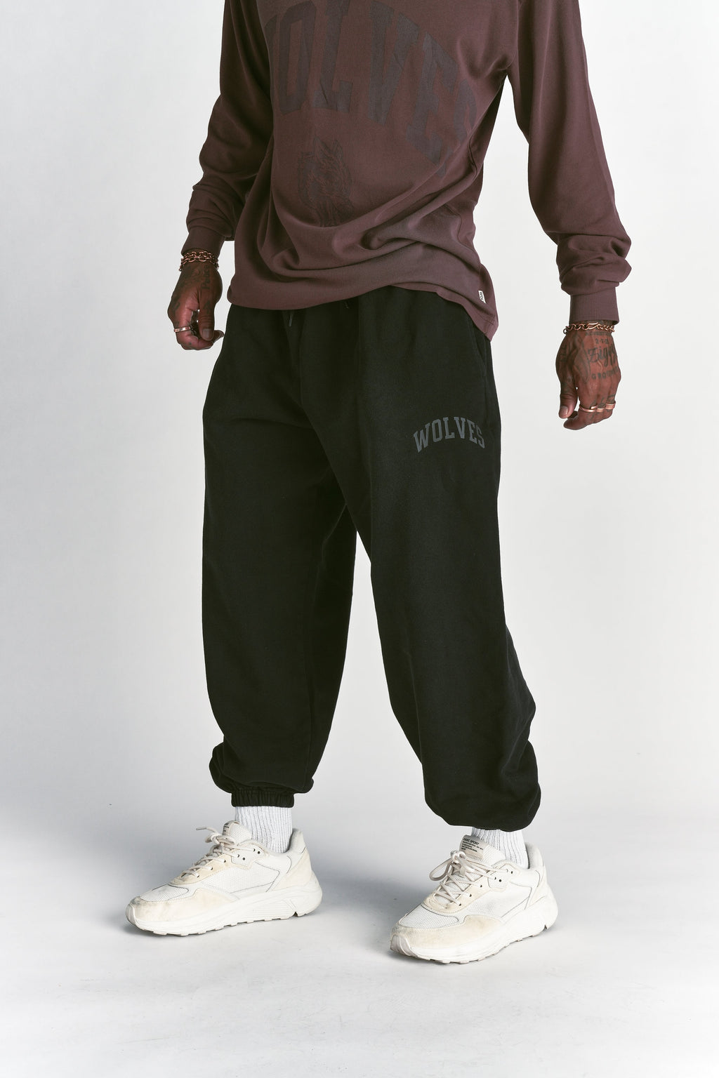 Big Wolf Loyalty  Lounger Sweat Pants in Black Sunfade/Black — imagem 5
