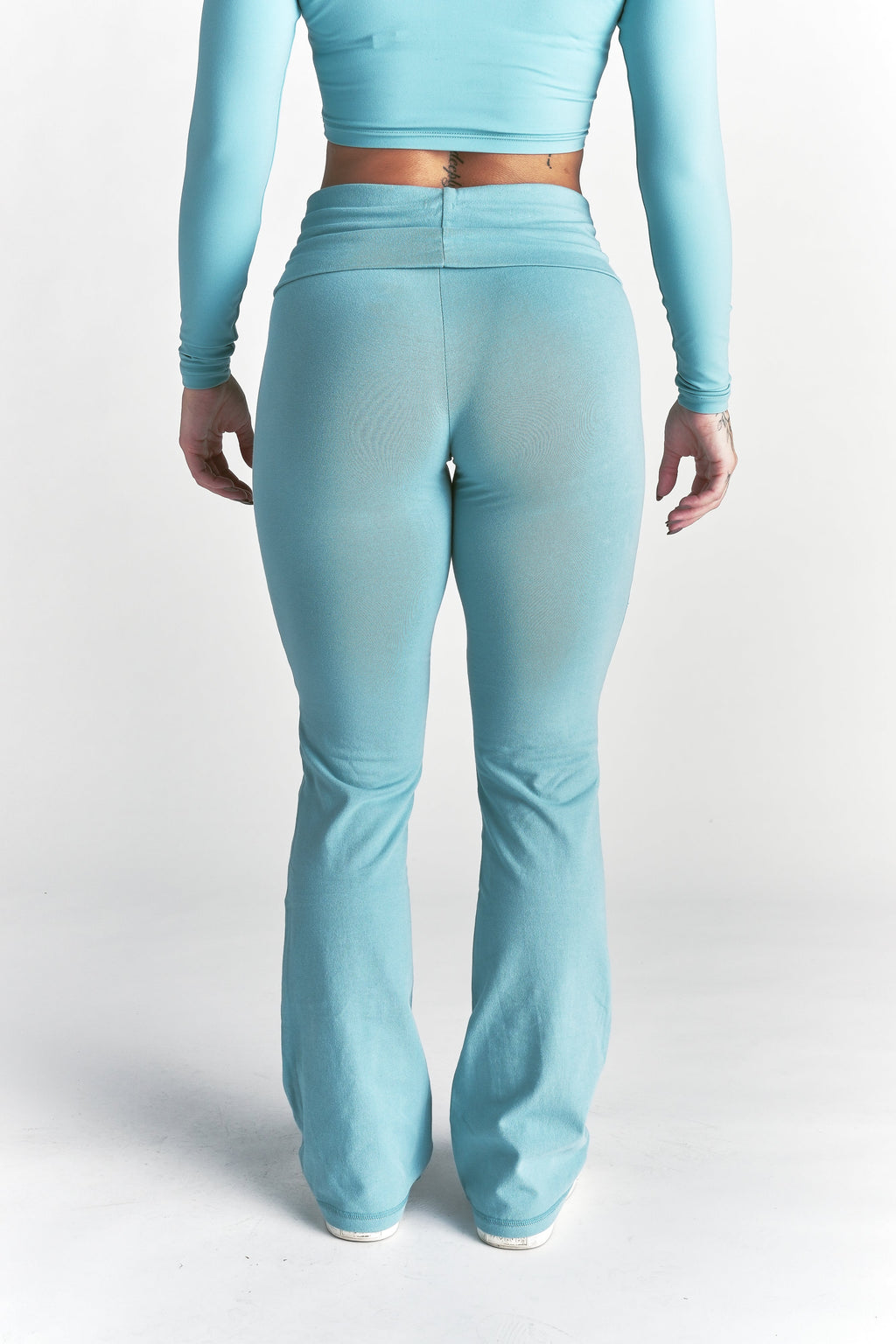 Cursive Wolves "Romy" Foldover Pants in Dusty Turquoise — imagem 2