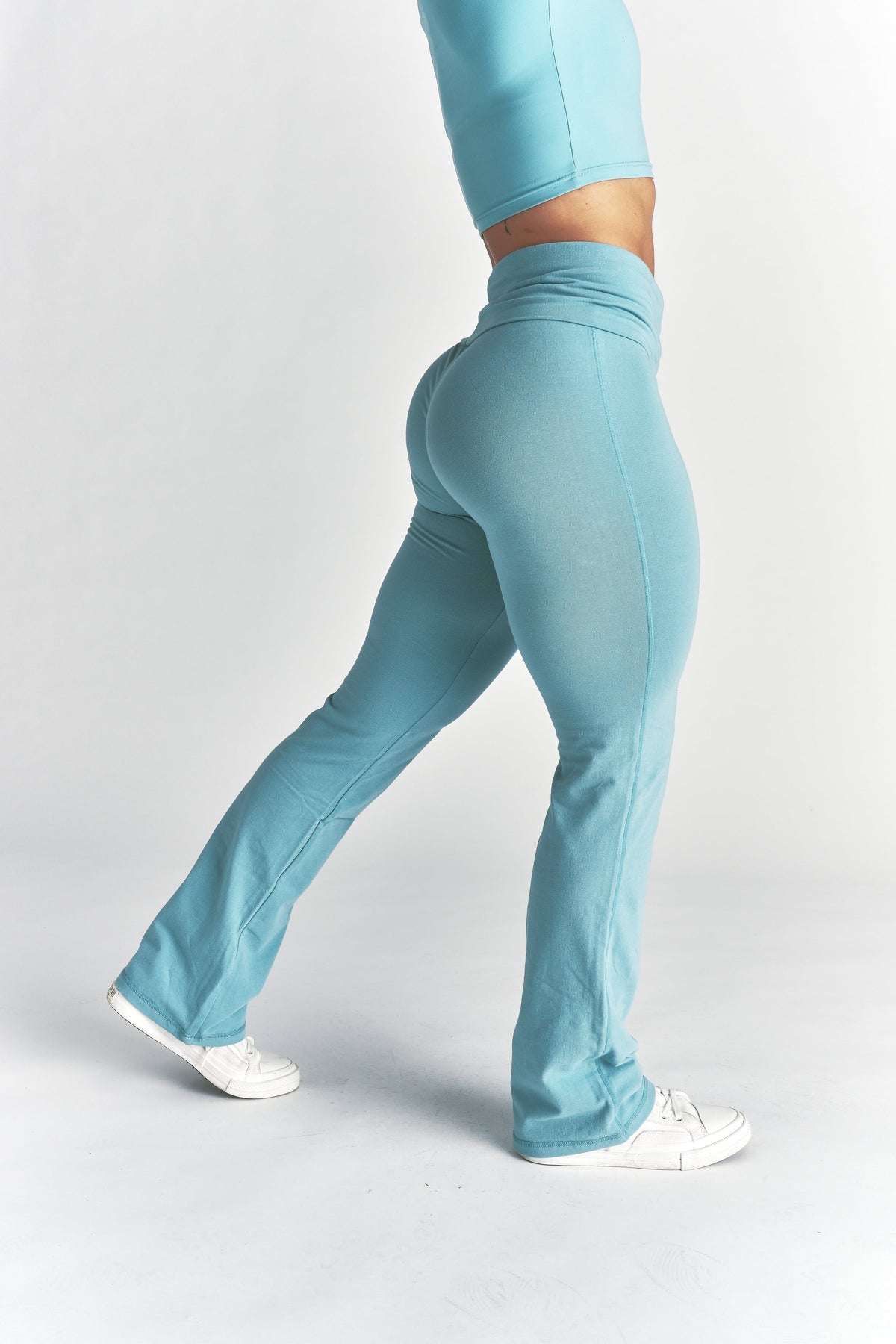Cursive Wolves "Romy" Foldover Pants in Dusty Turquoise — imagem 6
