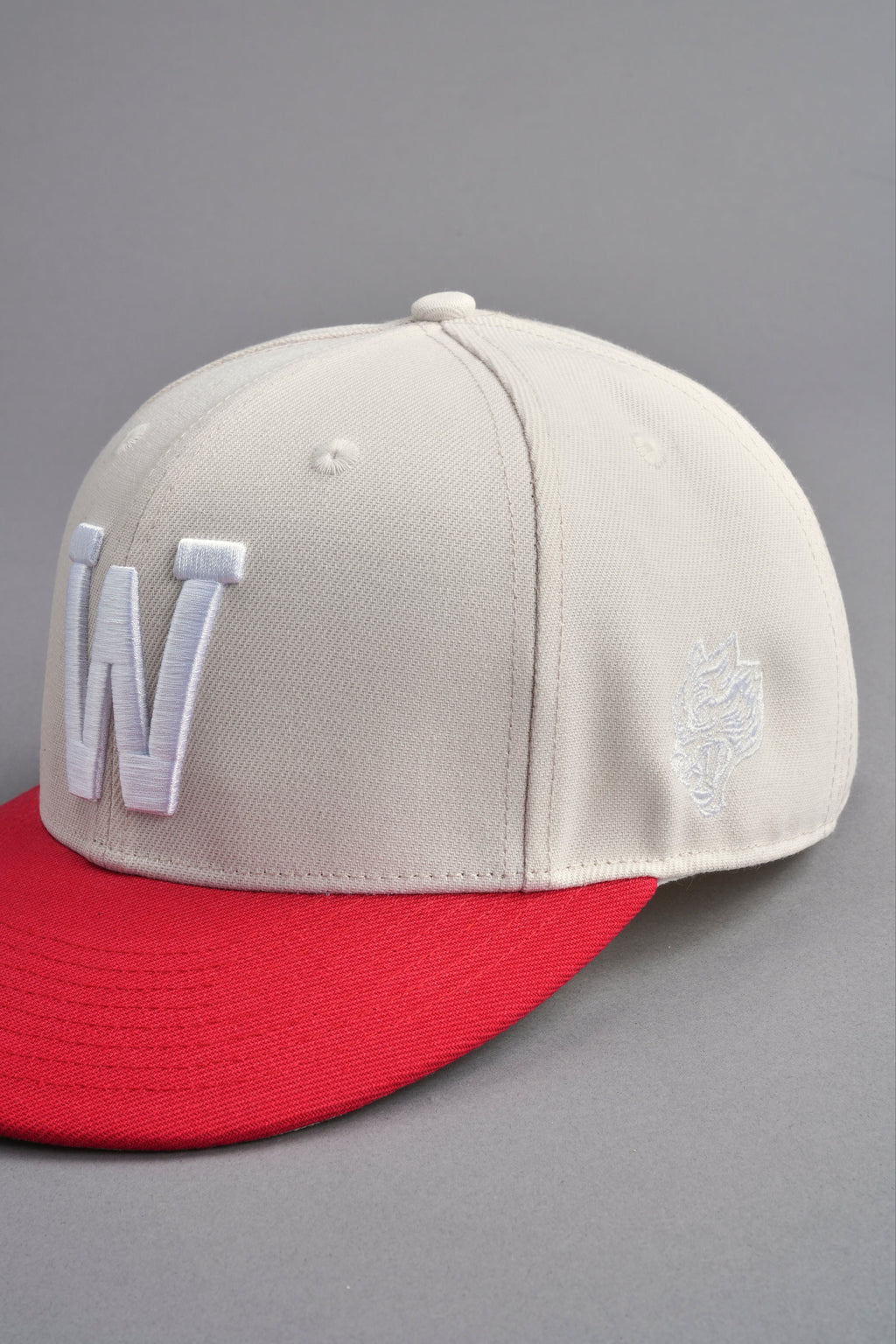 All Seeing W Fitted Hat in Cream/Roman Red — imagem 8