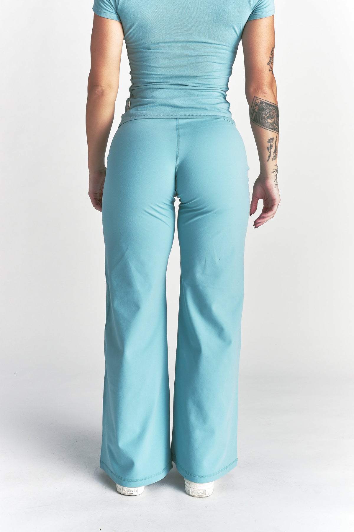 Wolf Wide Leg Energy Pants in Dusty Turquoise — imagem 2