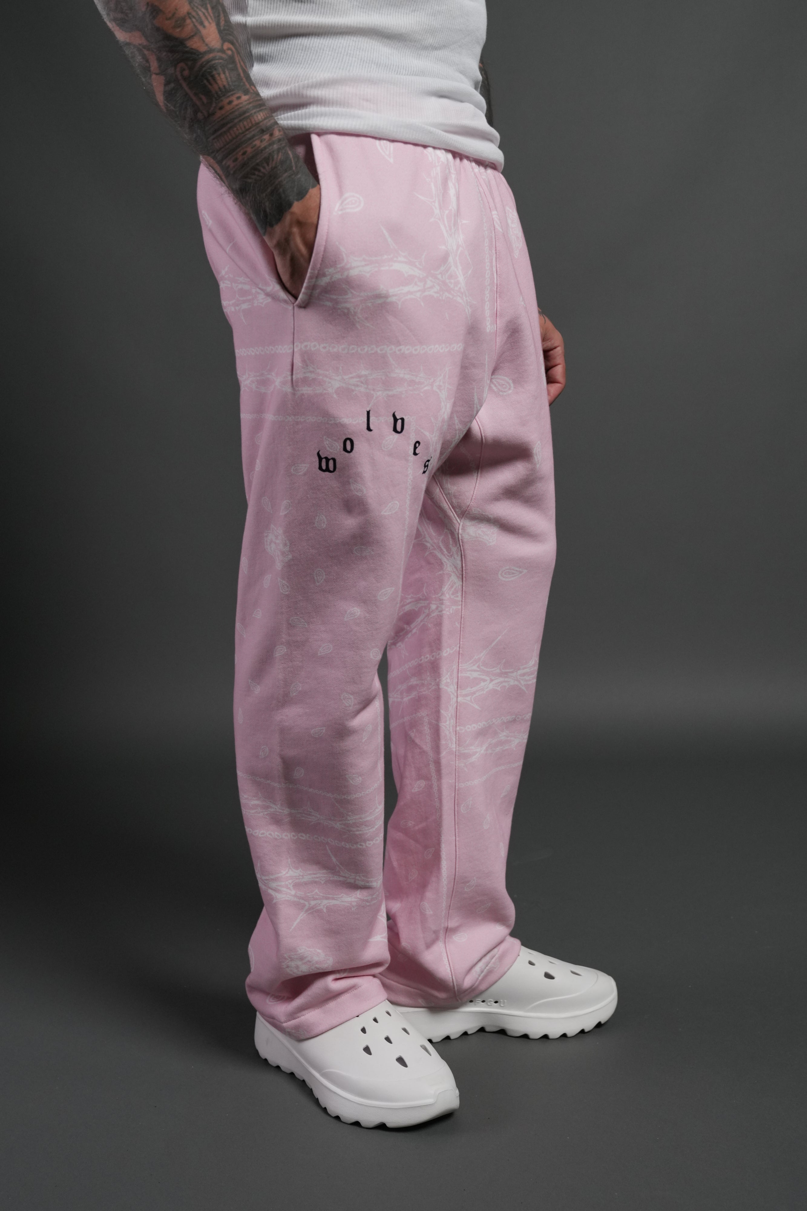 Wolves Pyramid Bigelow Sweat Pants in Blush Pink Thorn Paisley — imagem 5