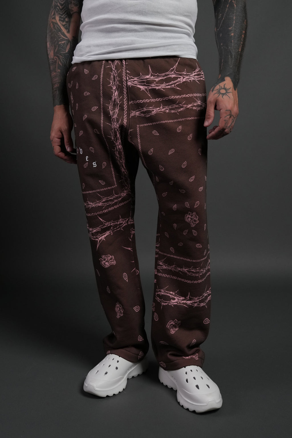 Wolves Pyramid Bigelow Sweat Pants in Desert Dust Thorn Paisley — imagem 2