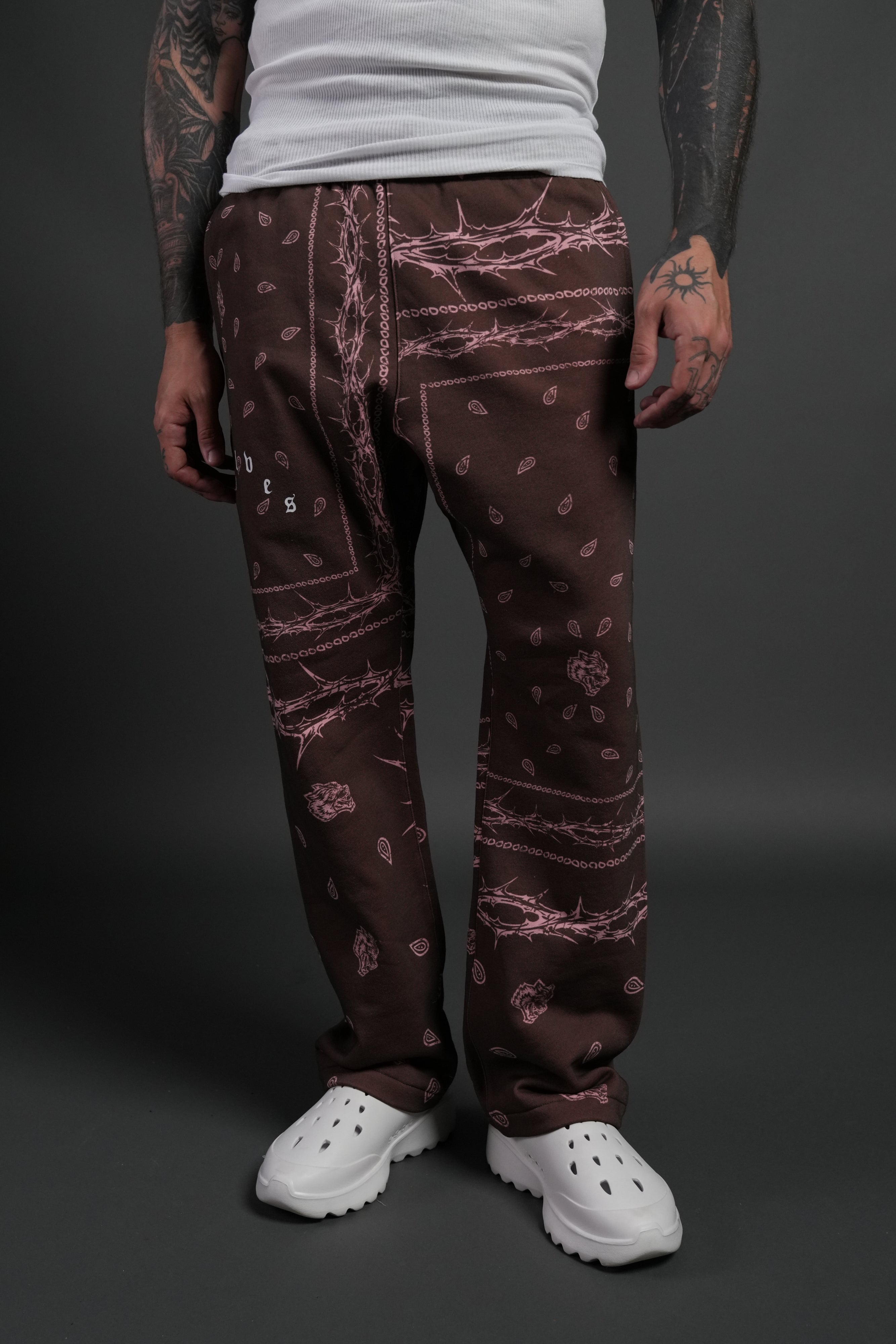 Wolves Pyramid Bigelow Sweat Pants in Desert Dust Thorn Paisley — imagem 2