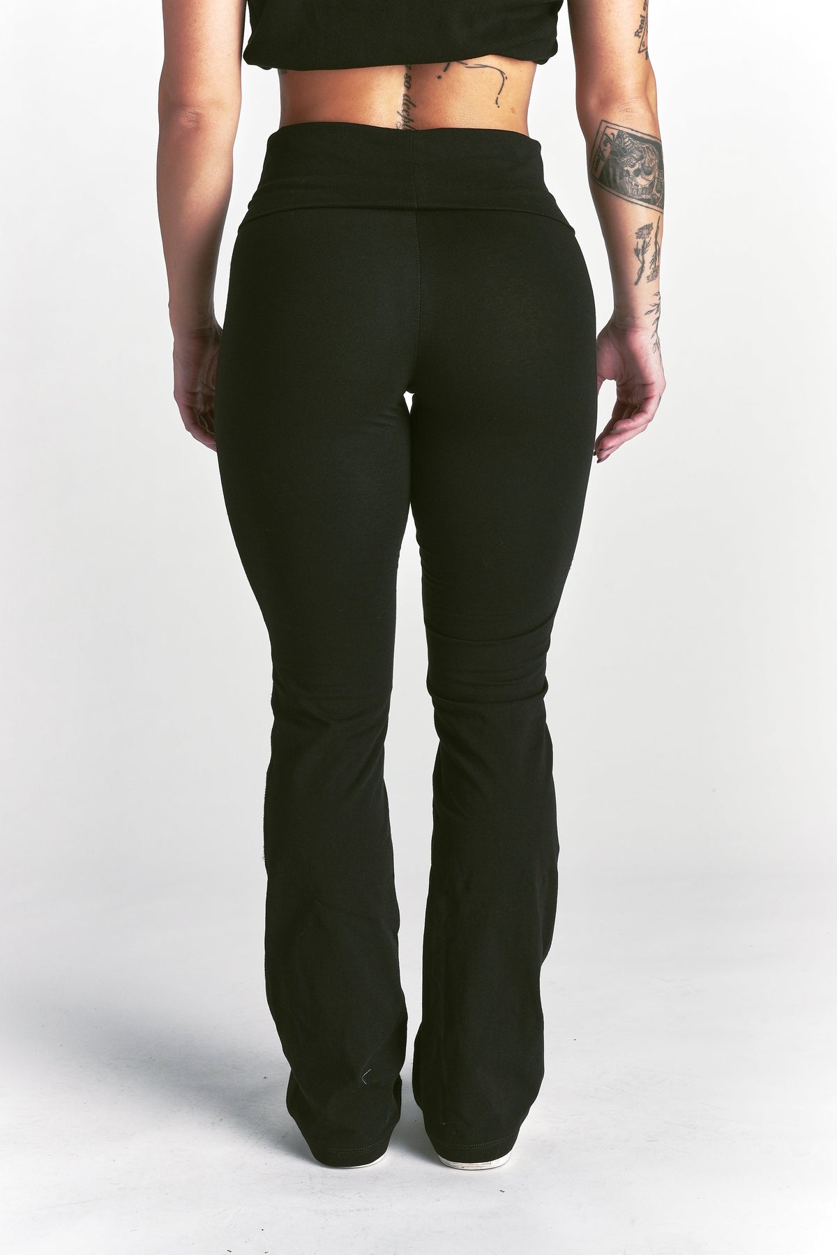 Forever Mark "Romy" Foldover Pants in Black — imagem 2