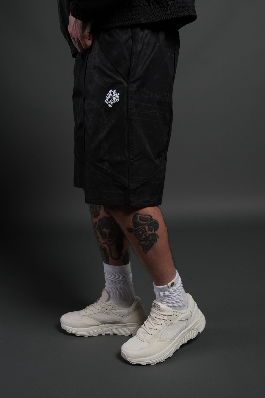 Dual Mens Quinn Track Shorts in Black Thorn Paisley — imagem 4