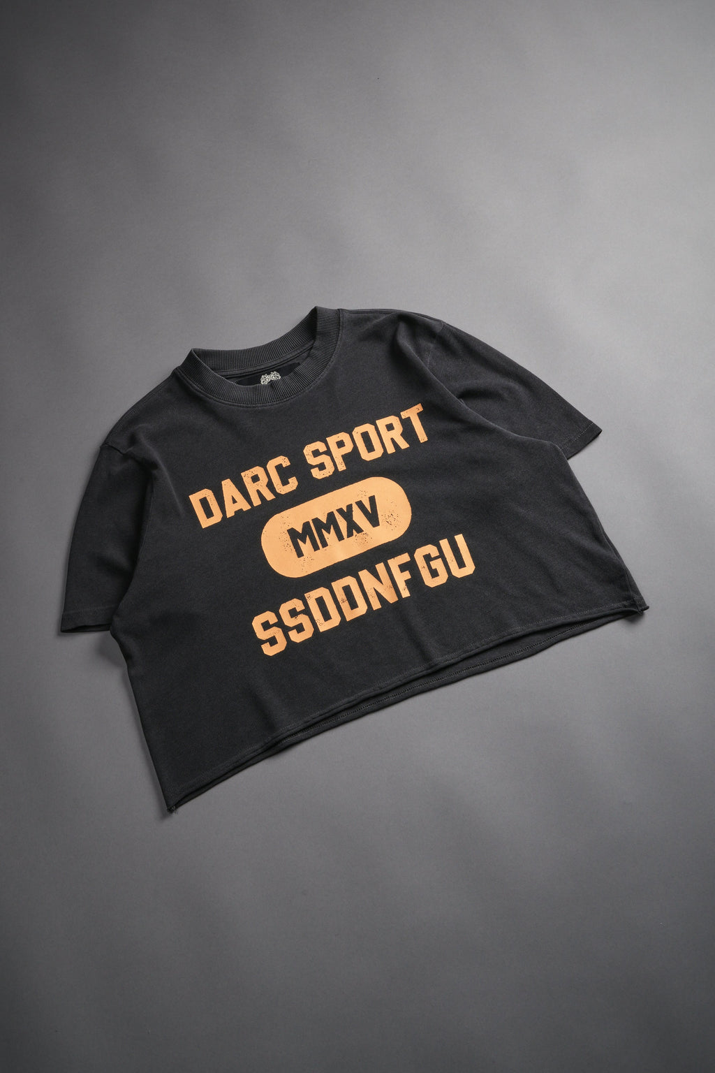 Wolves Forever "Premium" (Cropped) Tee in Wolf Gray — imagem 5
