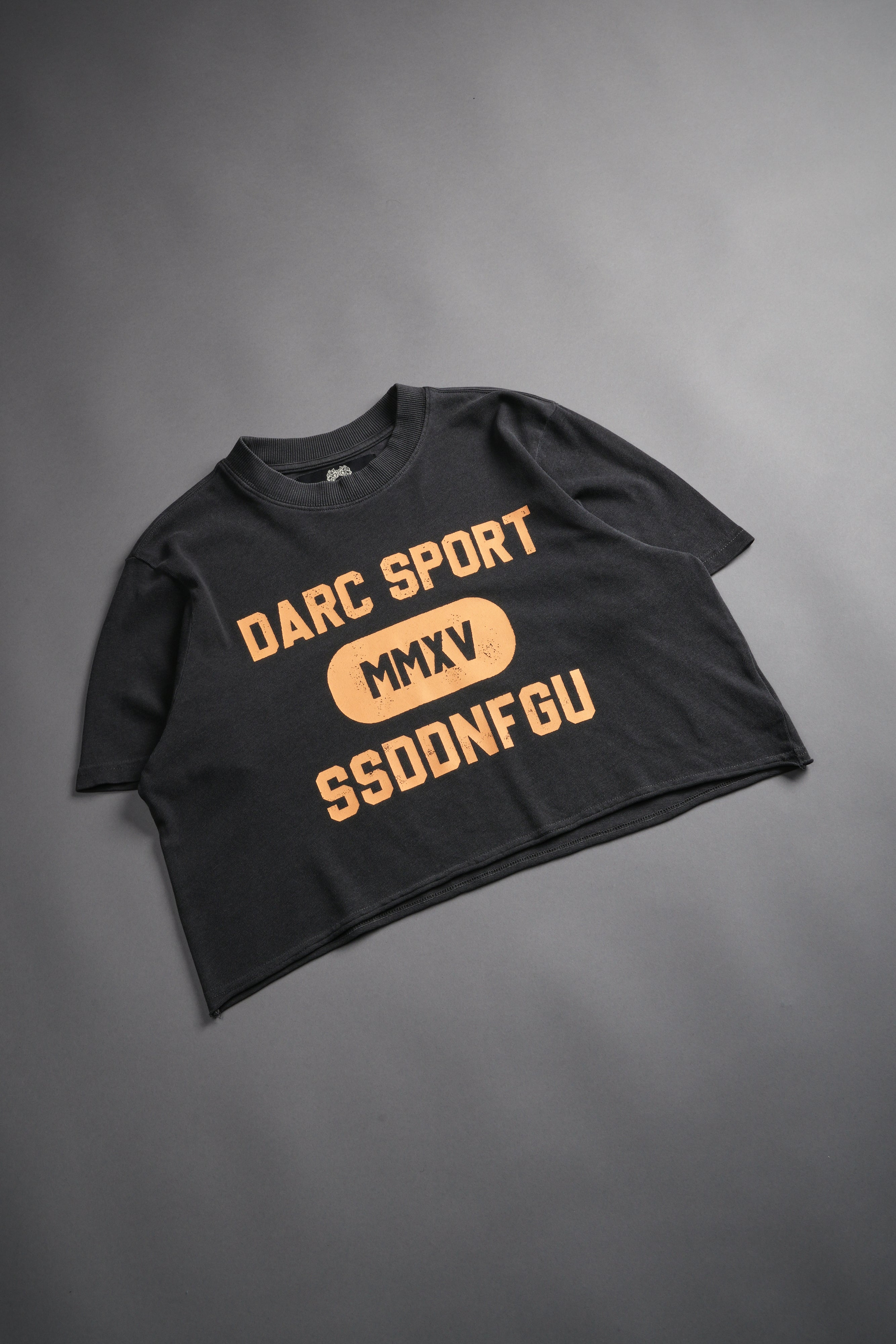 Wolves Forever "Premium" (Cropped) Tee in Wolf Gray — imagem 5