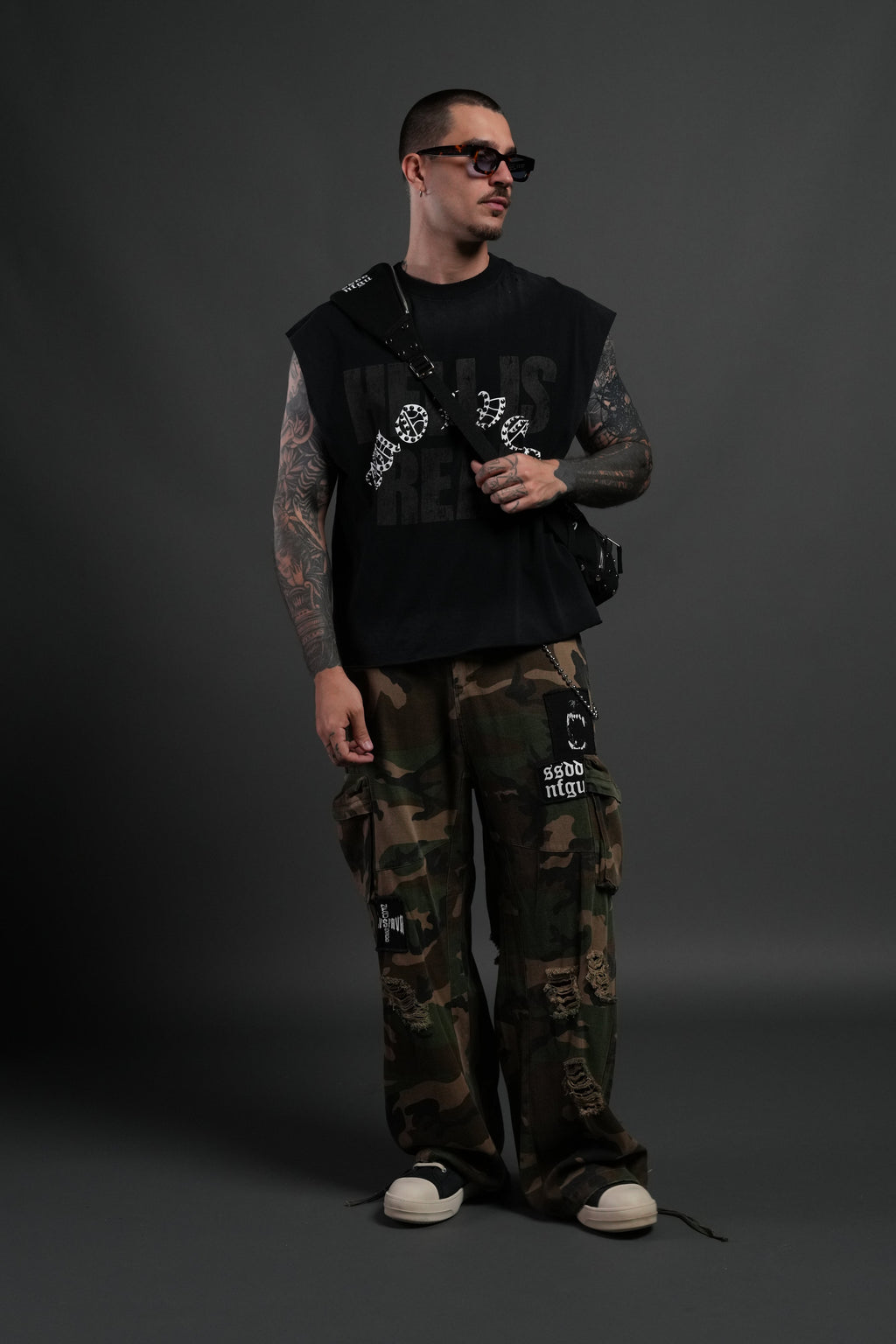 Wolf Head Ronin Side Bag in Black - imagem 9