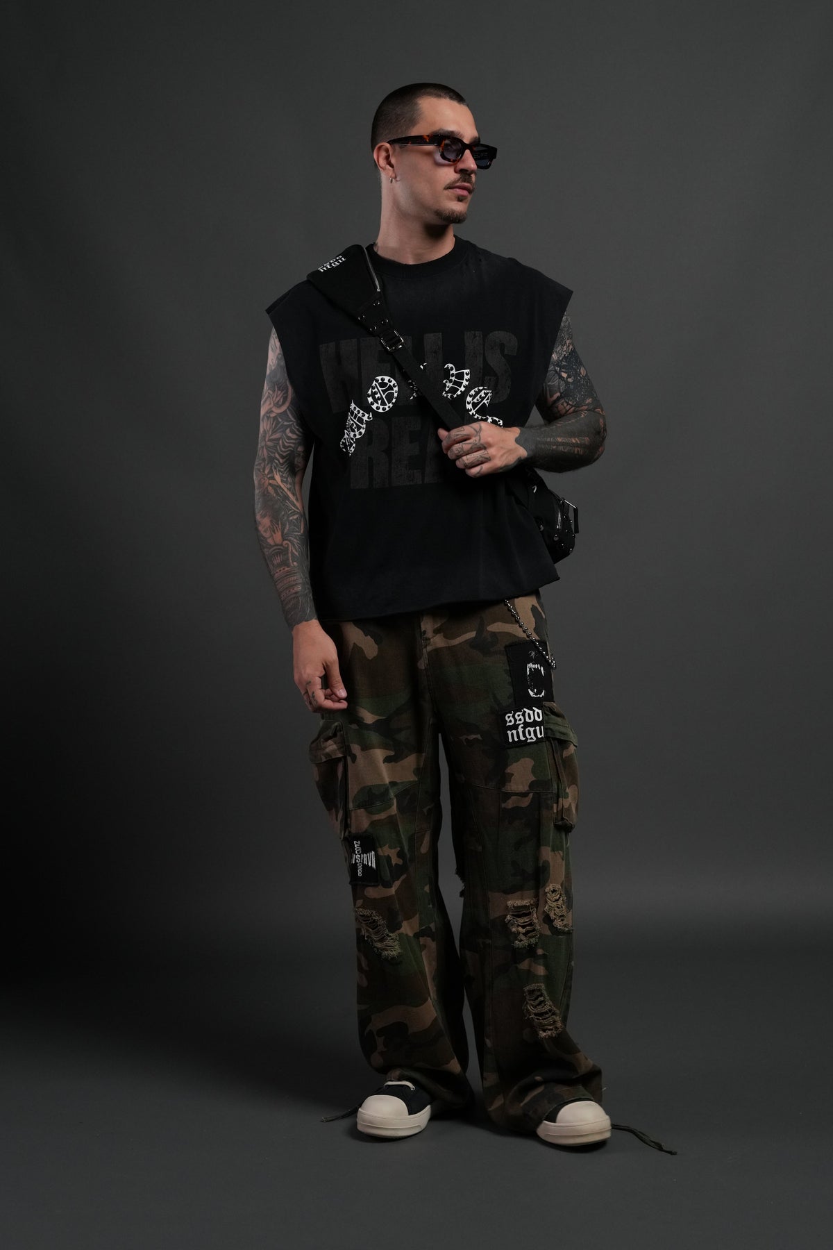 Wolf Head Ronin Side Bag in Black - imagem 9