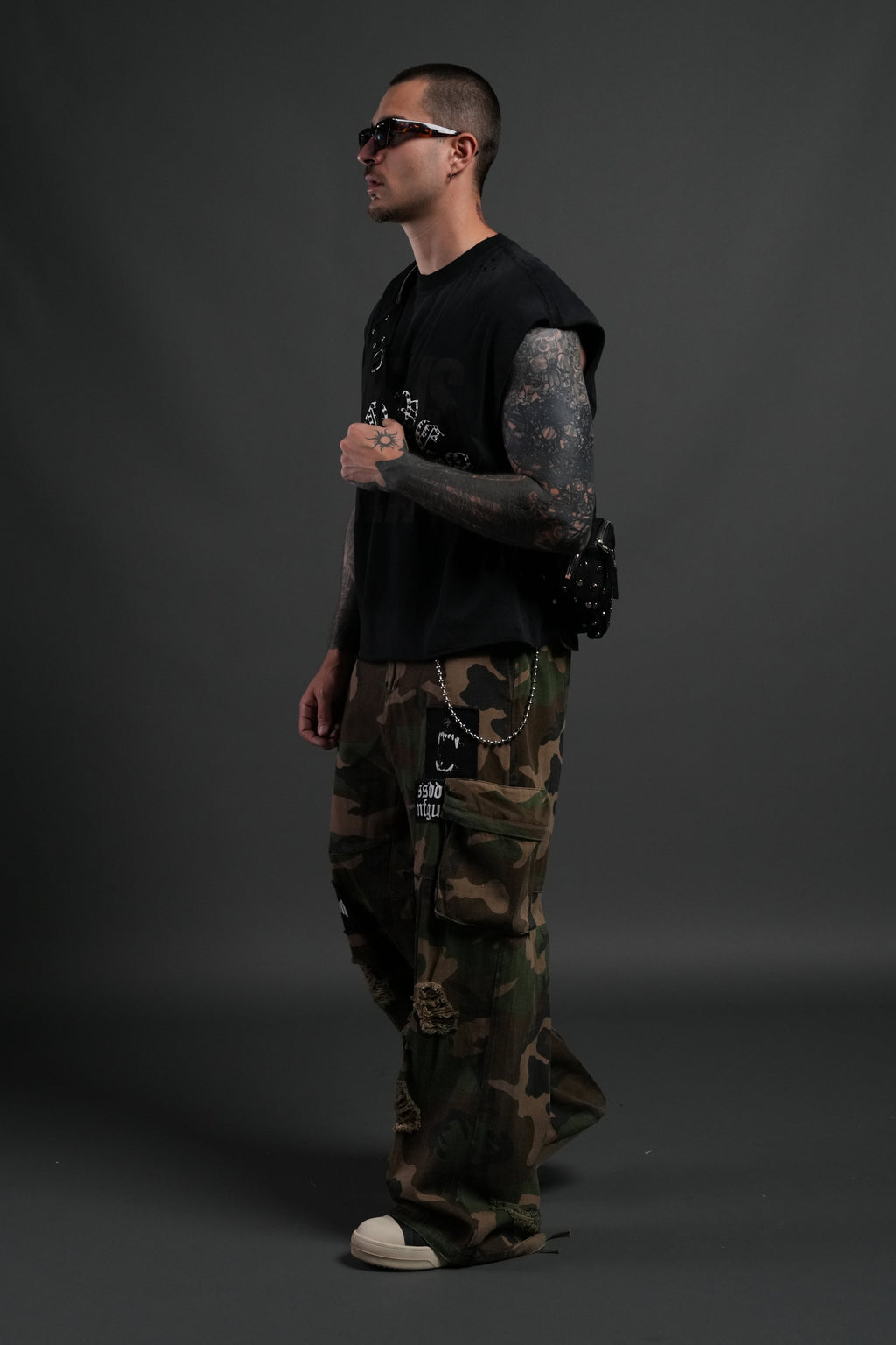 Wolf Head Ronin Side Bag in Black - imagem 13