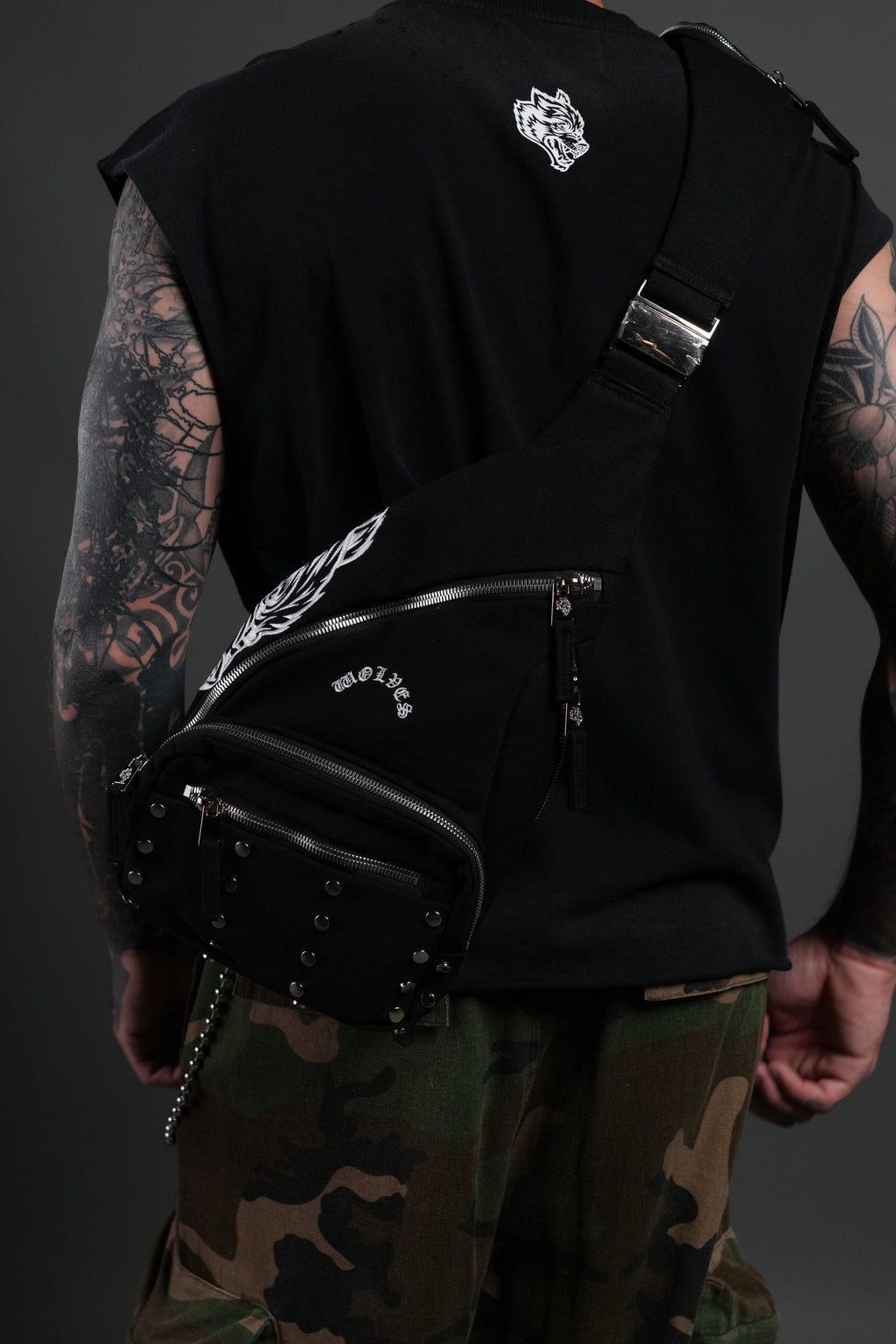 Wolf Head Ronin Side Bag in Black - imagem 11