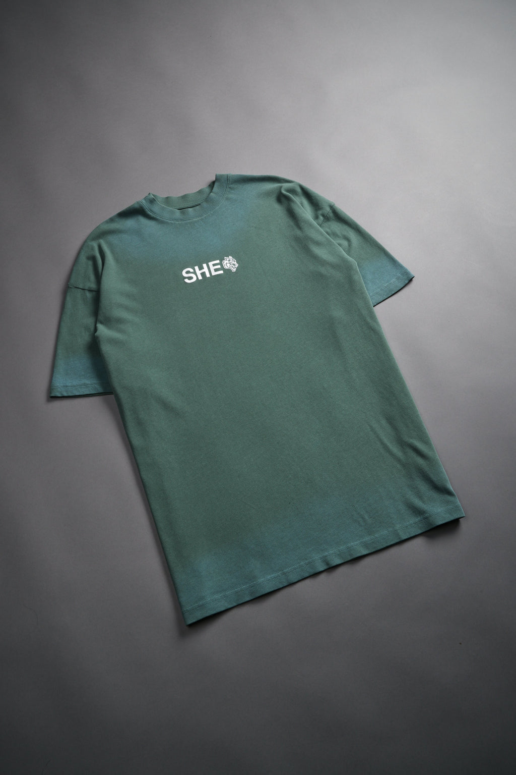 Wolf Head "Pump Cover" Tee in Hunter Green Driftwash — imagem 5