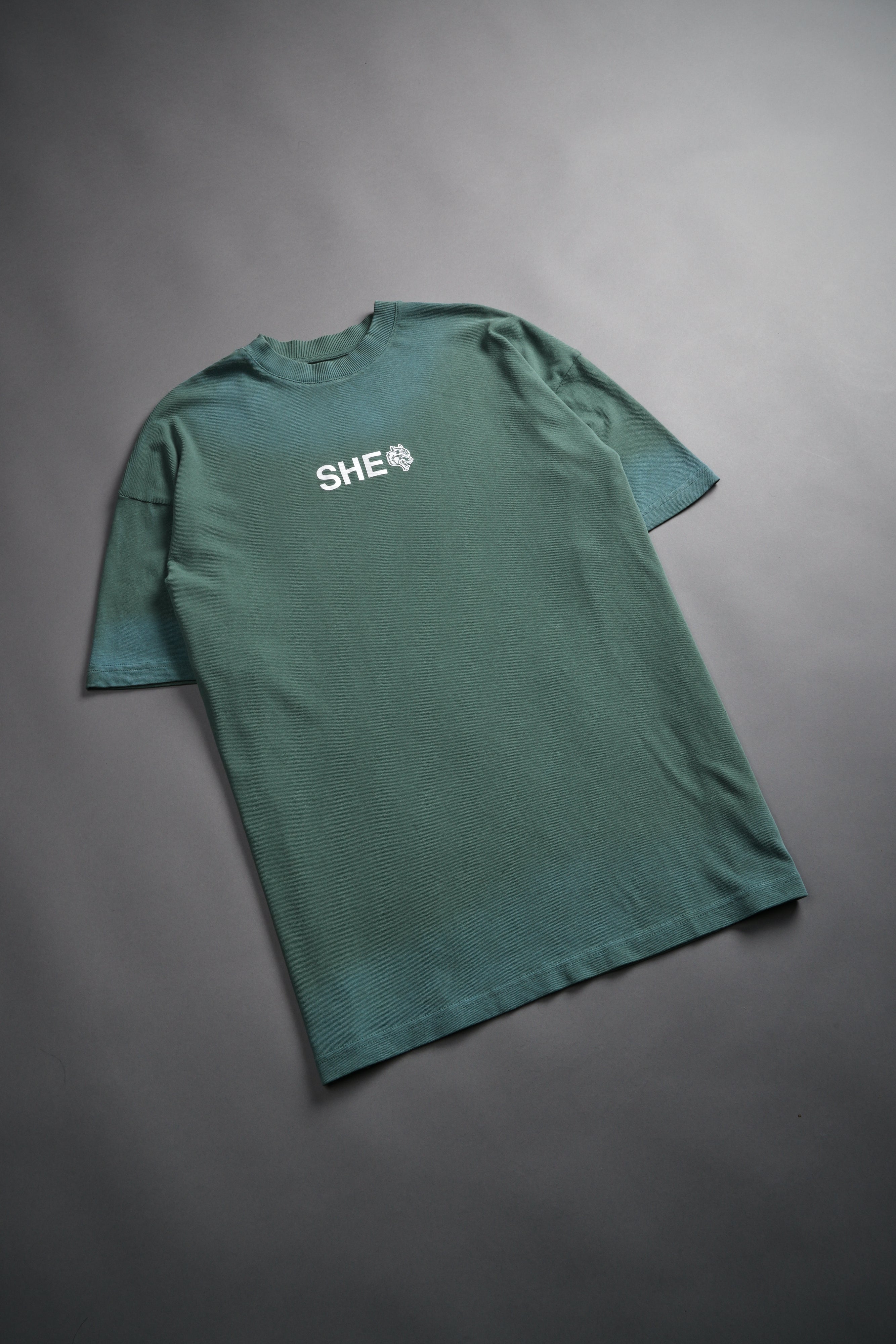 Wolf Head "Pump Cover" Tee in Hunter Green Driftwash — imagem 5