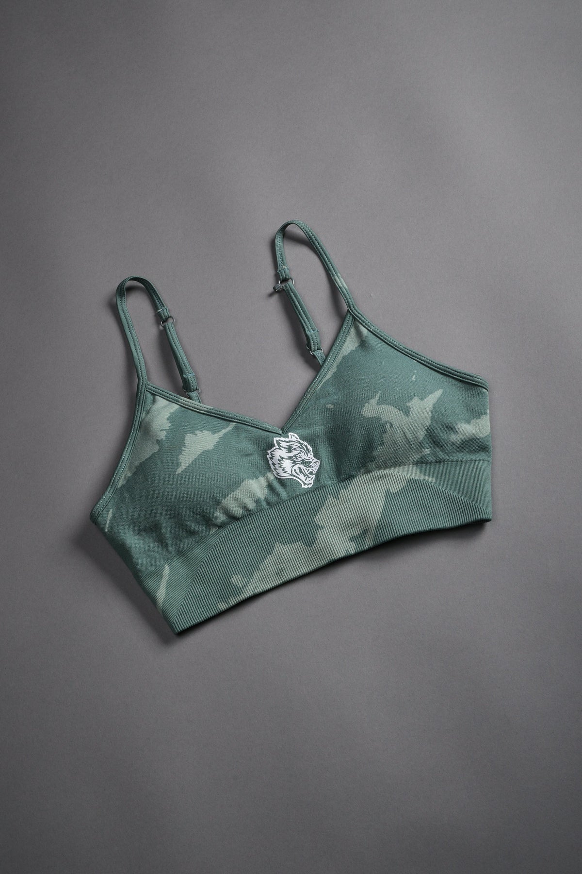 Single Wolf "Everson Seamless" Huxley Bra in Hunter Green Native Camo - imagem 5