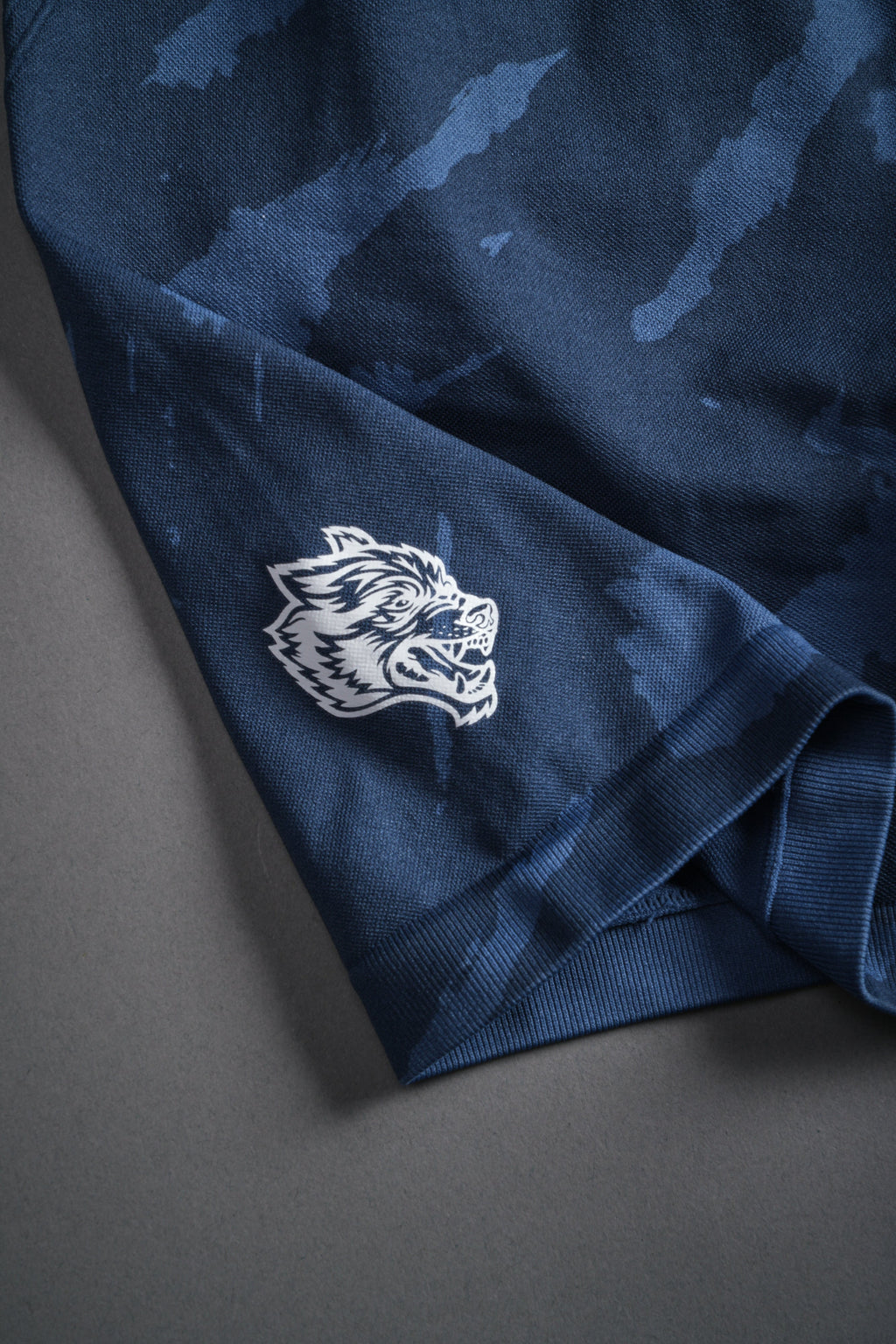 Dual Wolf Everson Seamless "Huxley" Shorts in Ocean Blue Native Camo — imagem 10