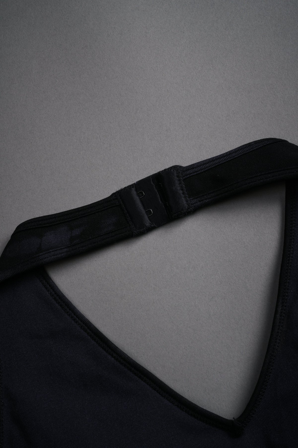Chopper "Everson Seamless" Halter Bra in Black Tonal Serpent - imagem 7